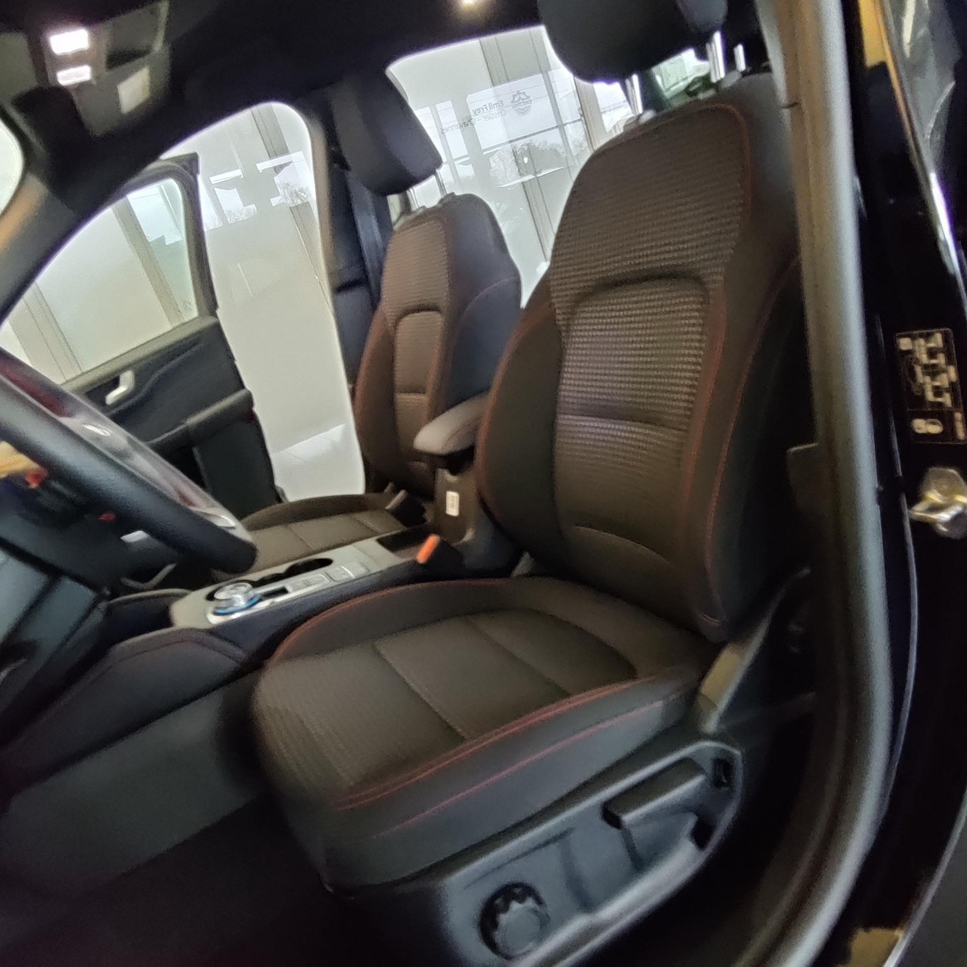 FORD Kuga 2.0 EcoBlue ST-Line-image-16