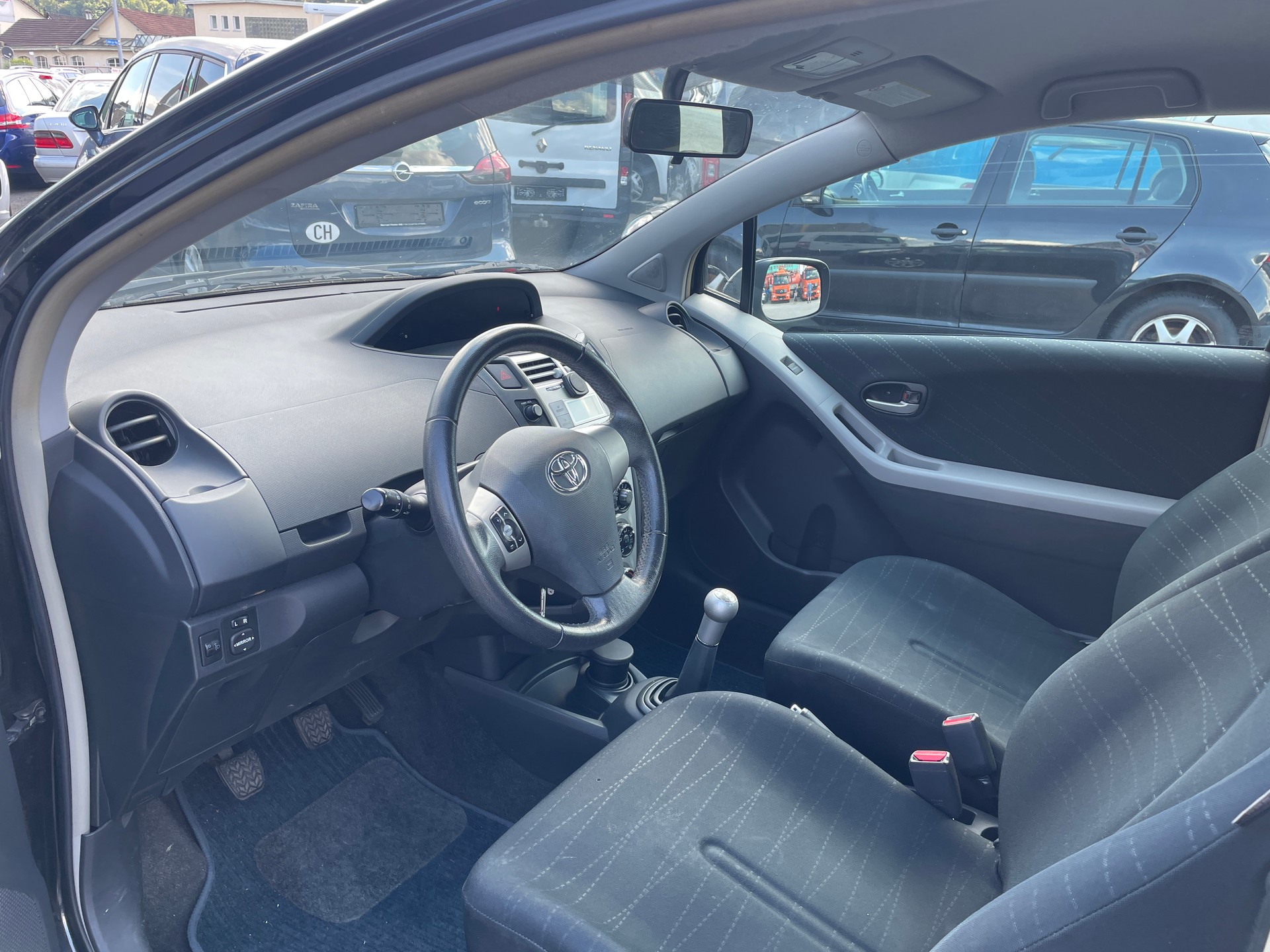 TOYOTA Yaris 1.3 Chic-image-6