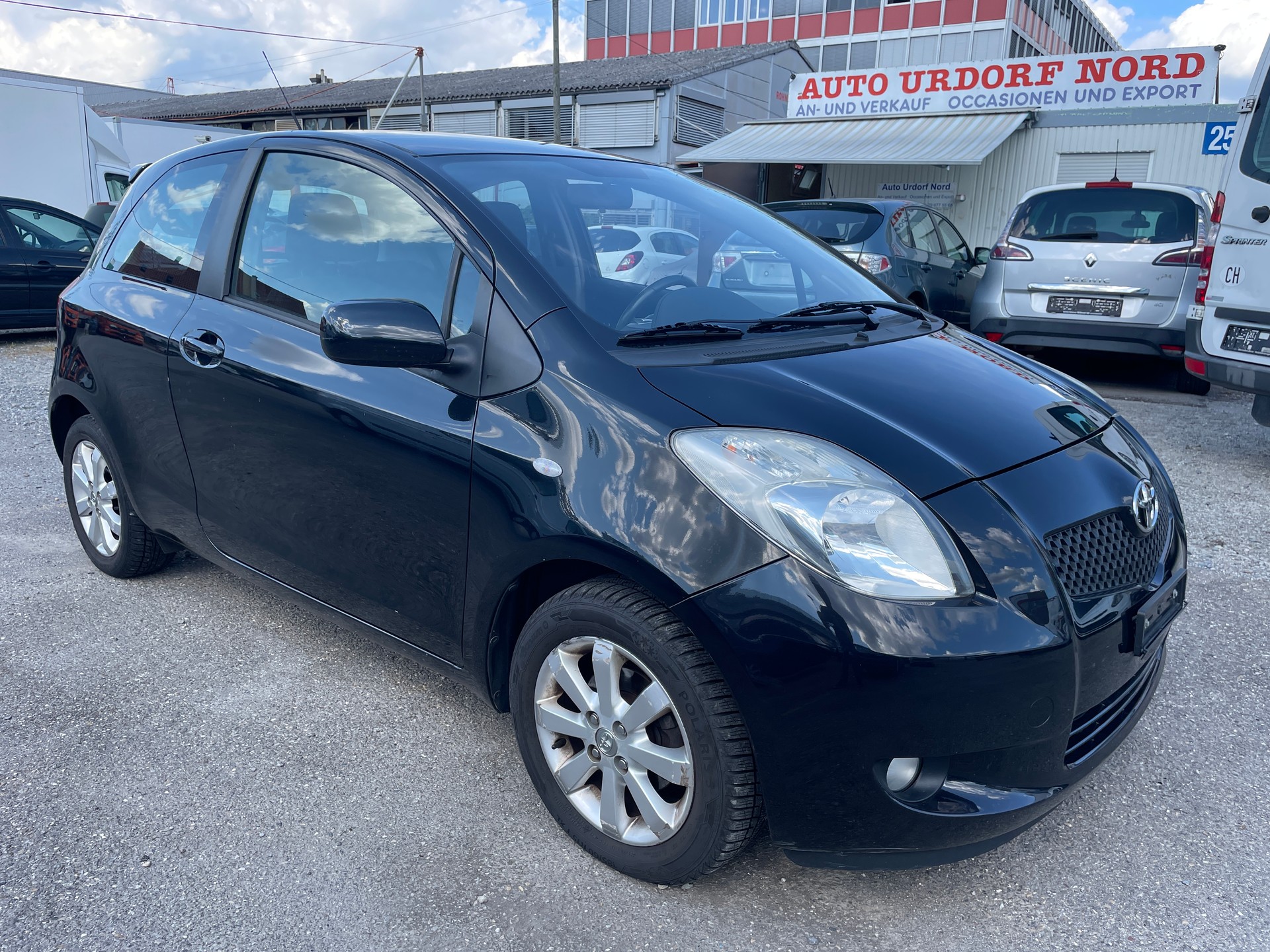 TOYOTA Yaris 1.3 Chic-image-2