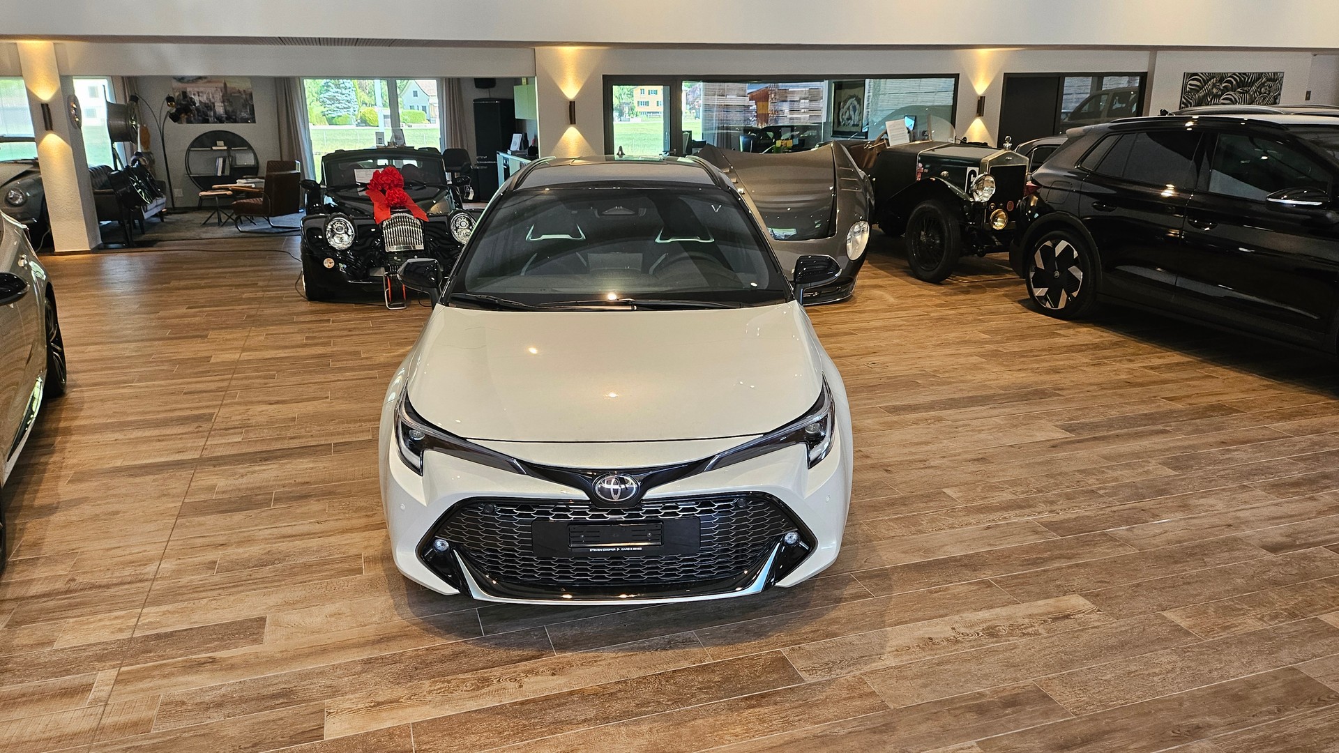 TOYOTA Corolla Touring Sports 2.0 HSD GR Sport e-CVT-showroom-element-3