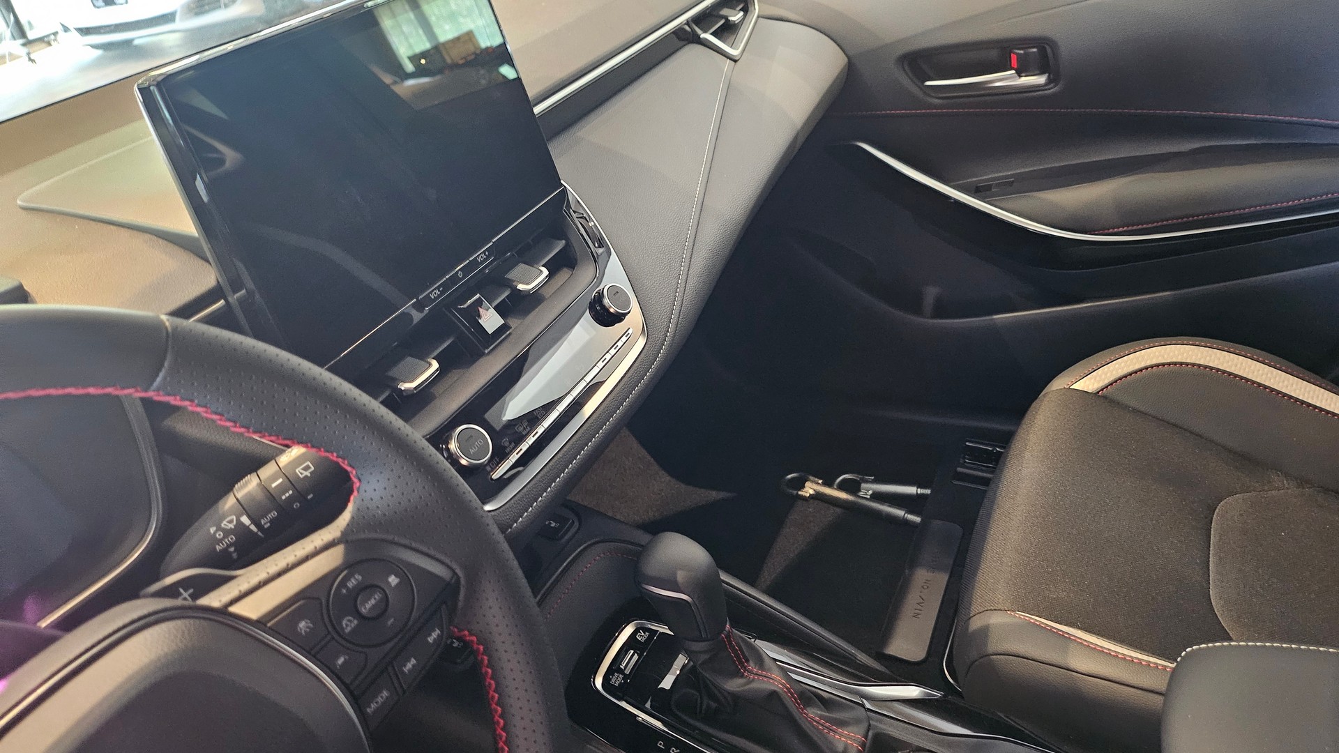 TOYOTA Corolla Touring Sports 2.0 HSD GR Sport e-CVT-image-26