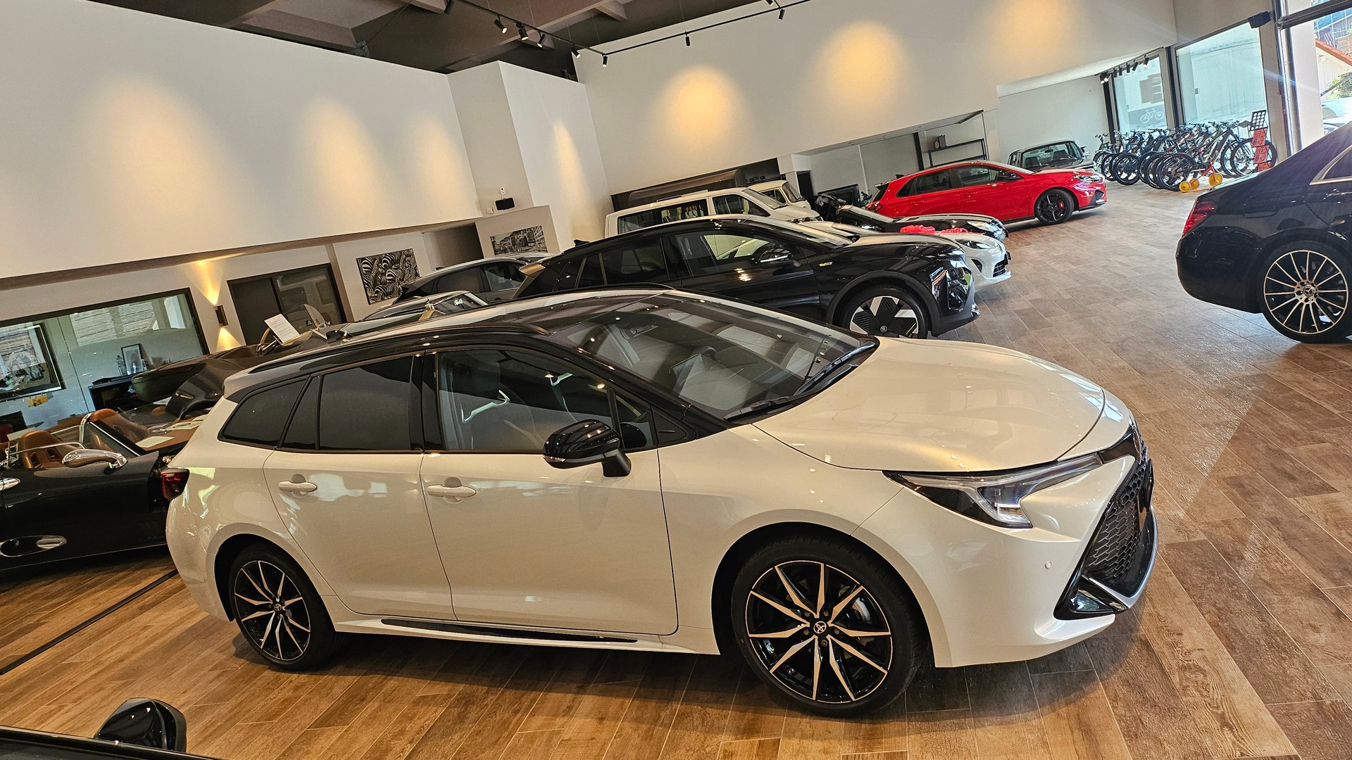 TOYOTA Corolla Touring Sports 2.0 HSD GR Sport e-CVT-image-6