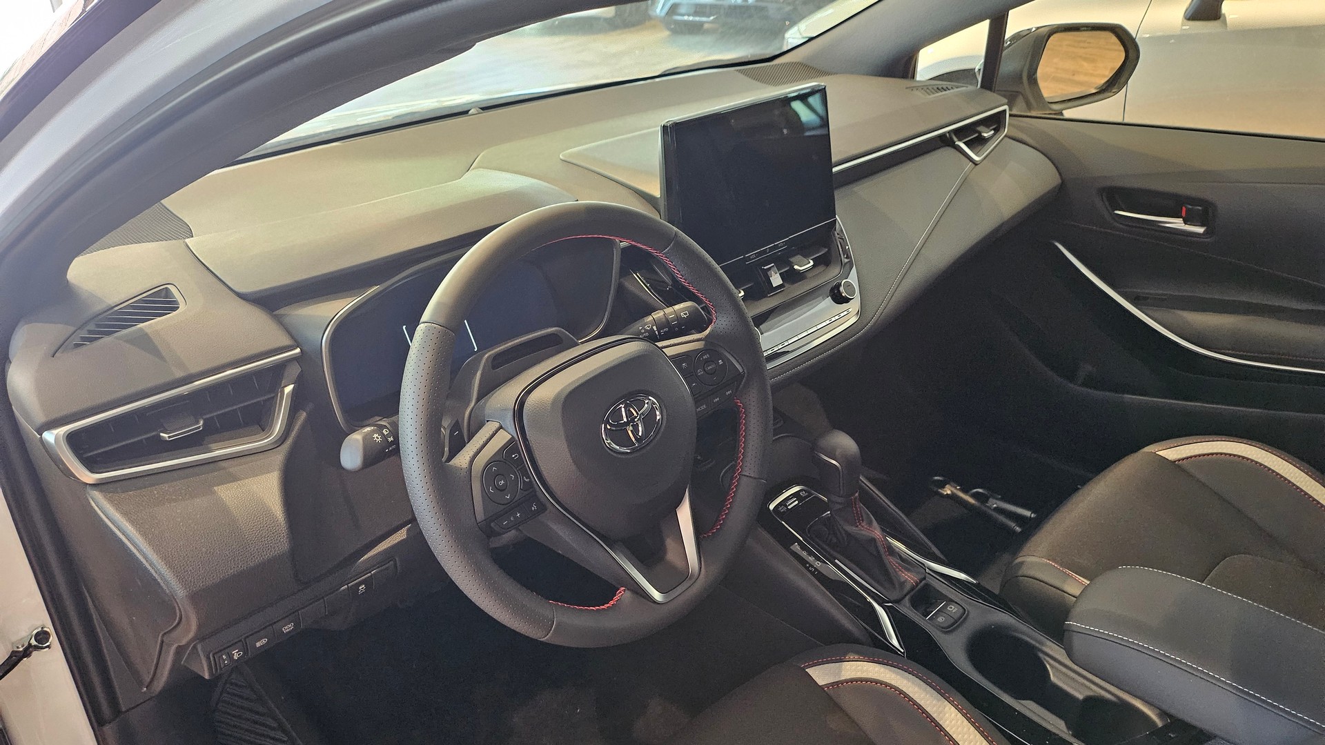 TOYOTA Corolla Touring Sports 2.0 HSD GR Sport e-CVT-image-25