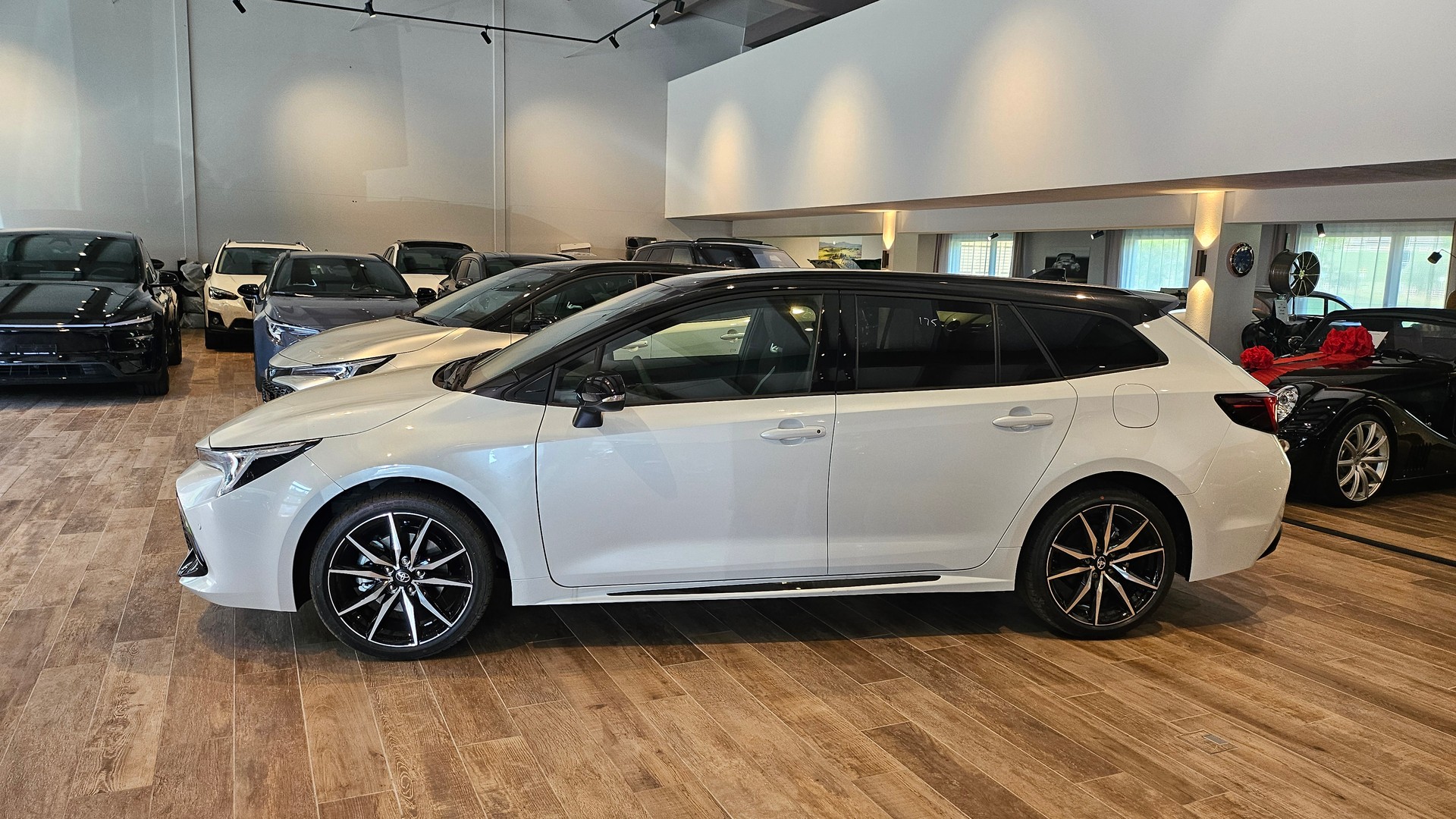 TOYOTA Corolla Touring Sports 2.0 HSD GR Sport e-CVT-image-14