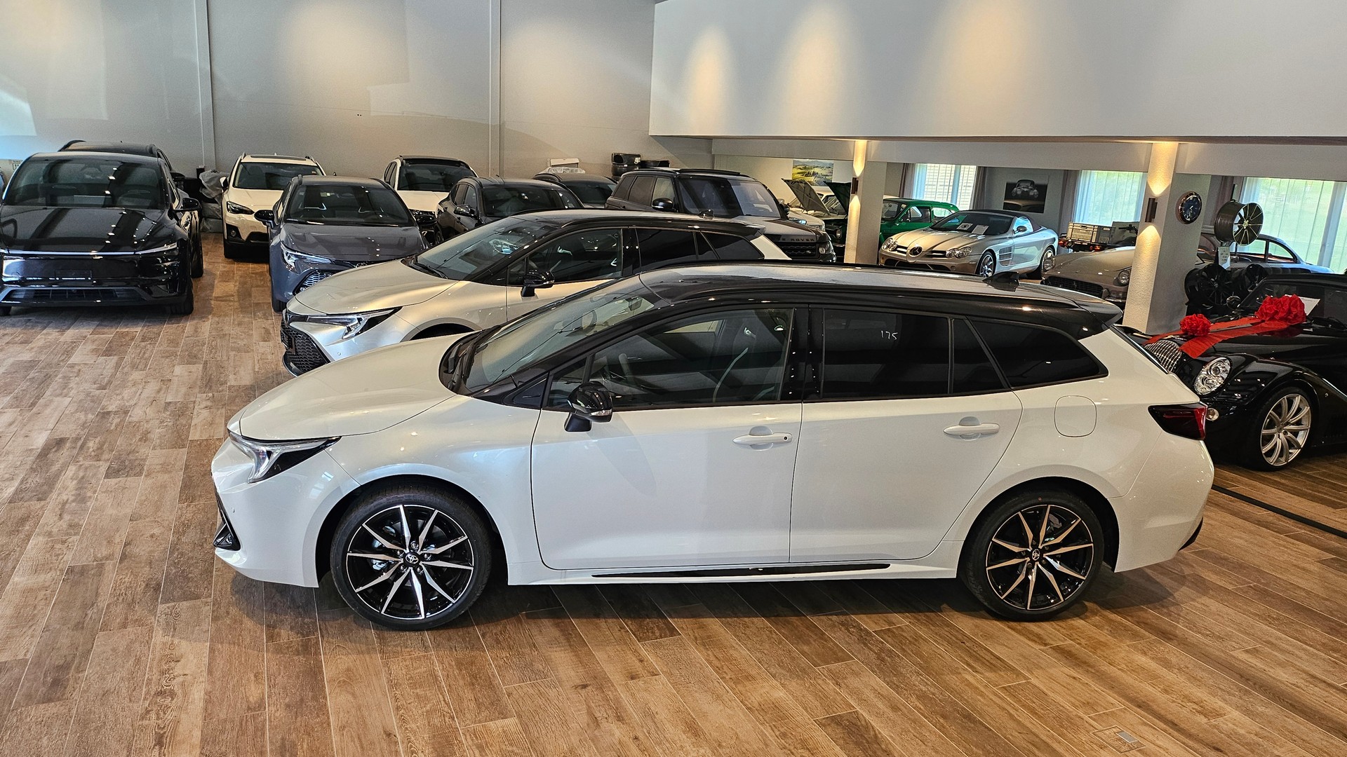 TOYOTA Corolla Touring Sports 2.0 HSD GR Sport e-CVT-image-15
