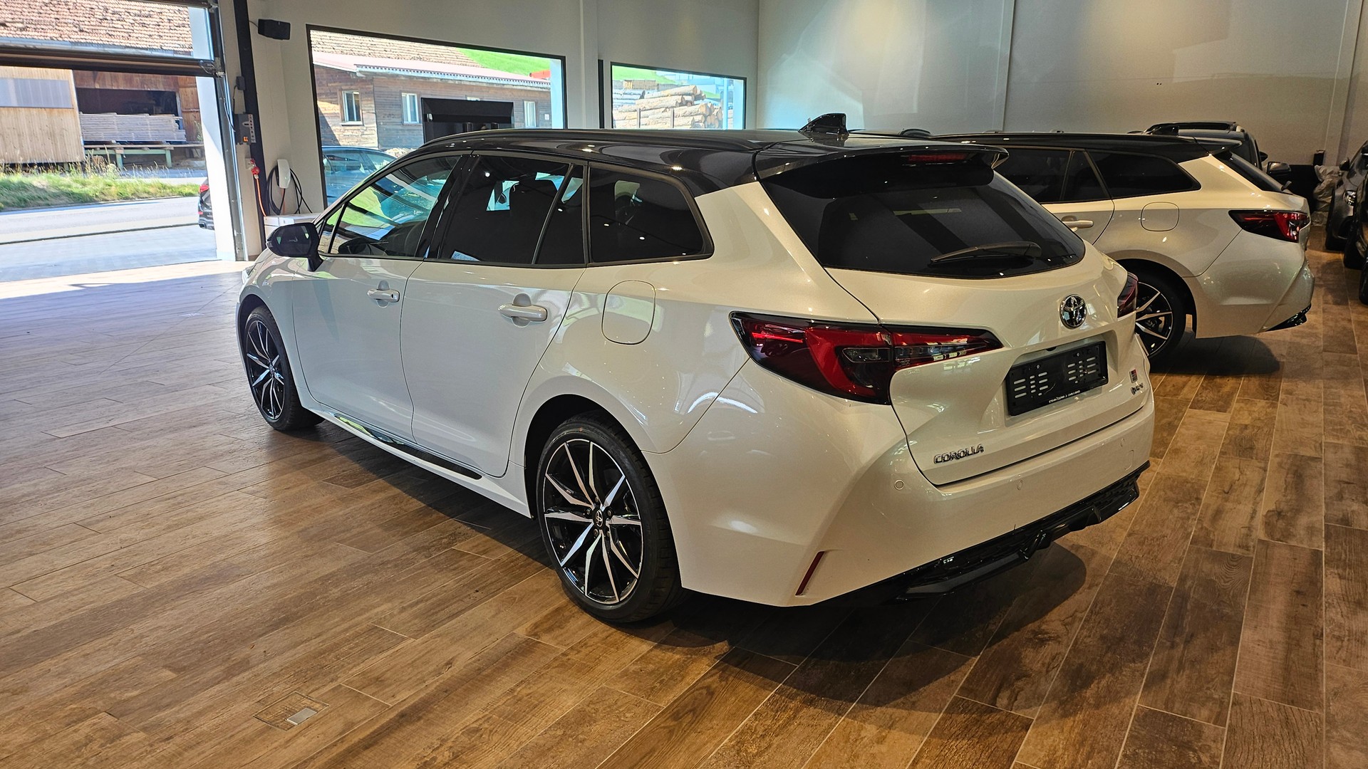 TOYOTA Corolla Touring Sports 2.0 HSD GR Sport e-CVT-image-12