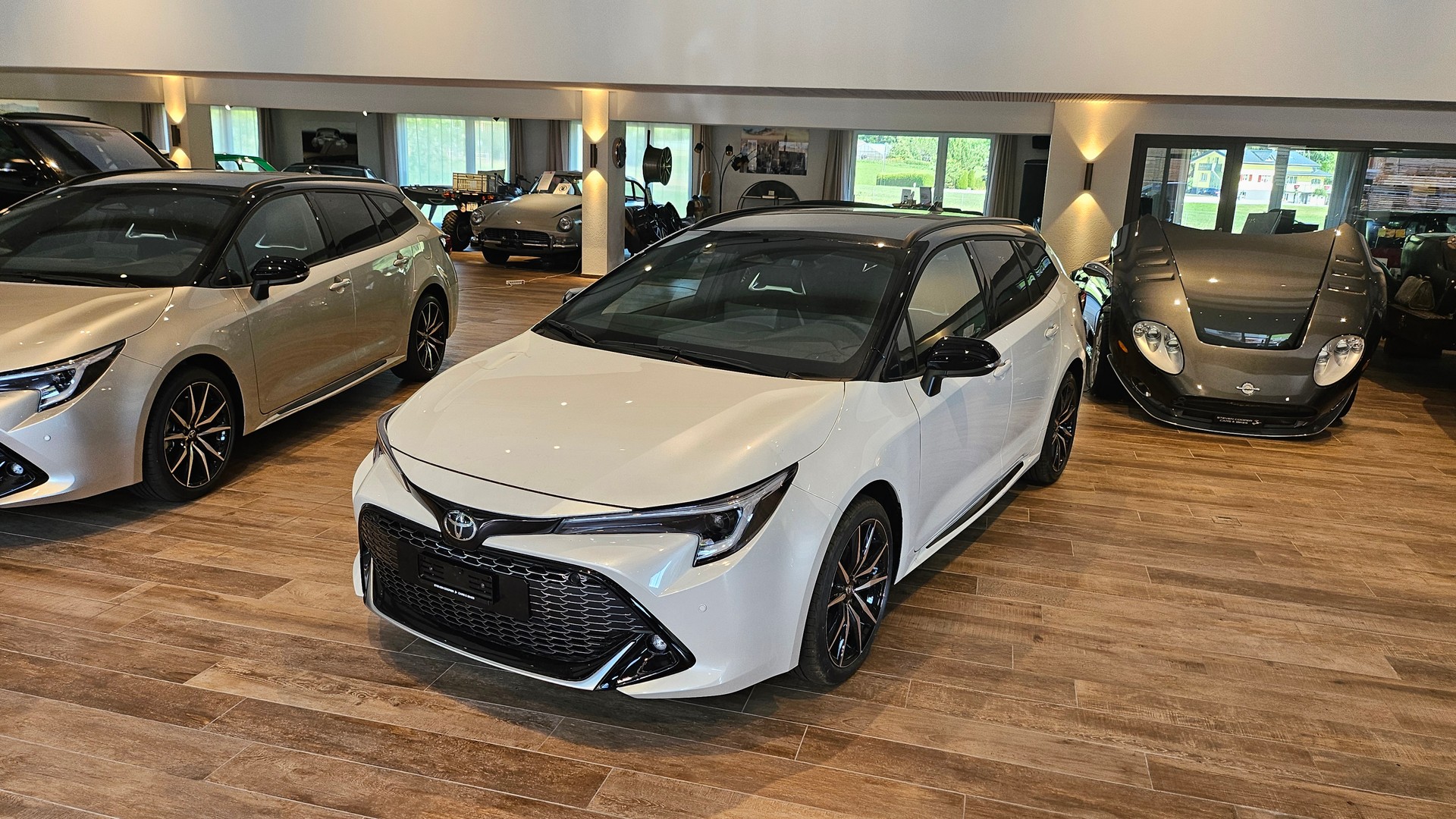 TOYOTA Corolla Touring Sports 2.0 HSD GR Sport e-CVT-showroom-element-1
