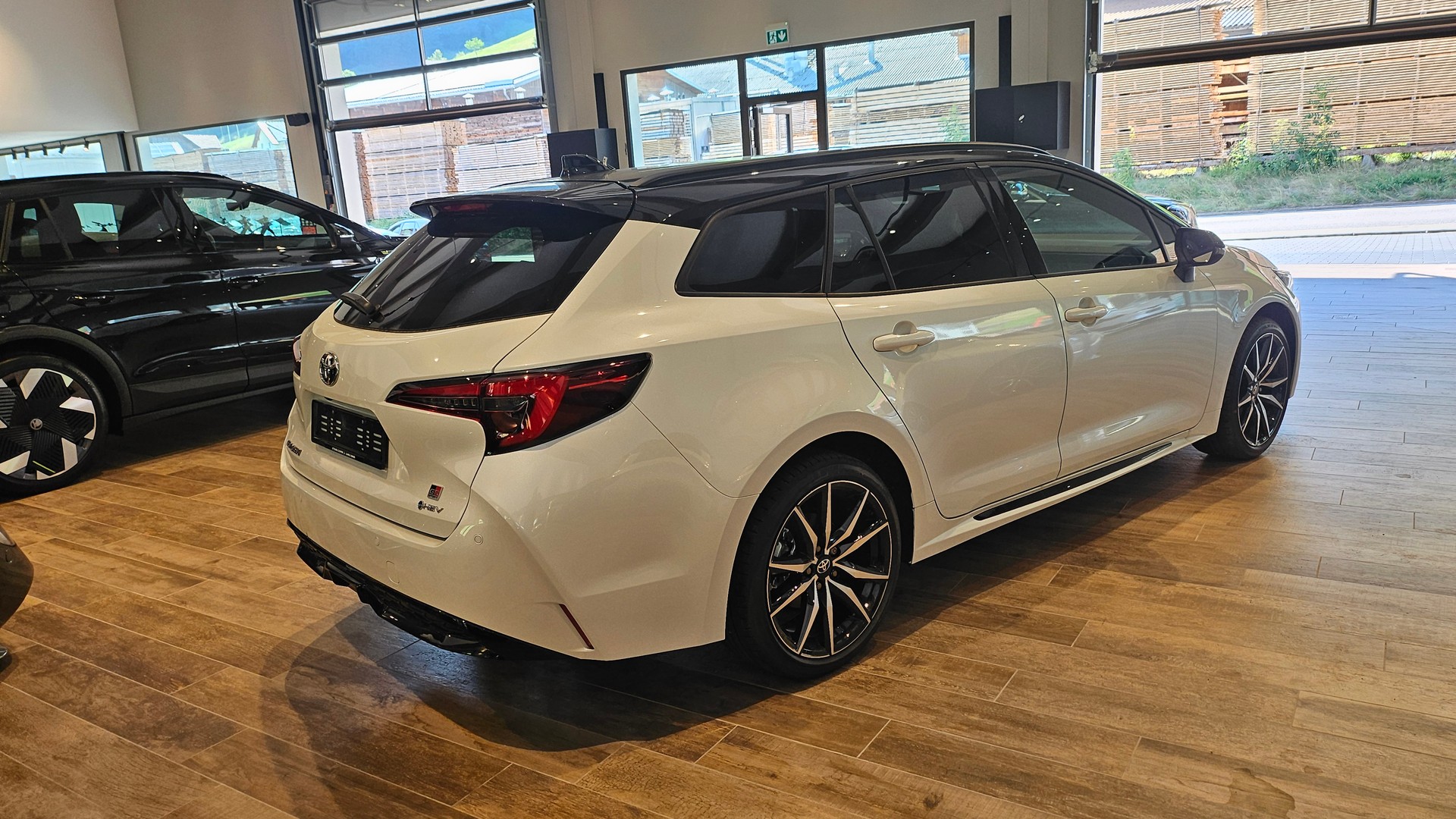 TOYOTA Corolla Touring Sports 2.0 HSD GR Sport e-CVT-image-8