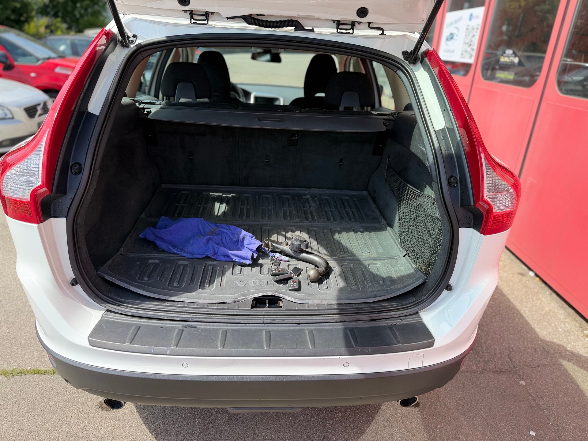 VOLVO XC60 D3 AWD Kinetic Geartronic-image-10