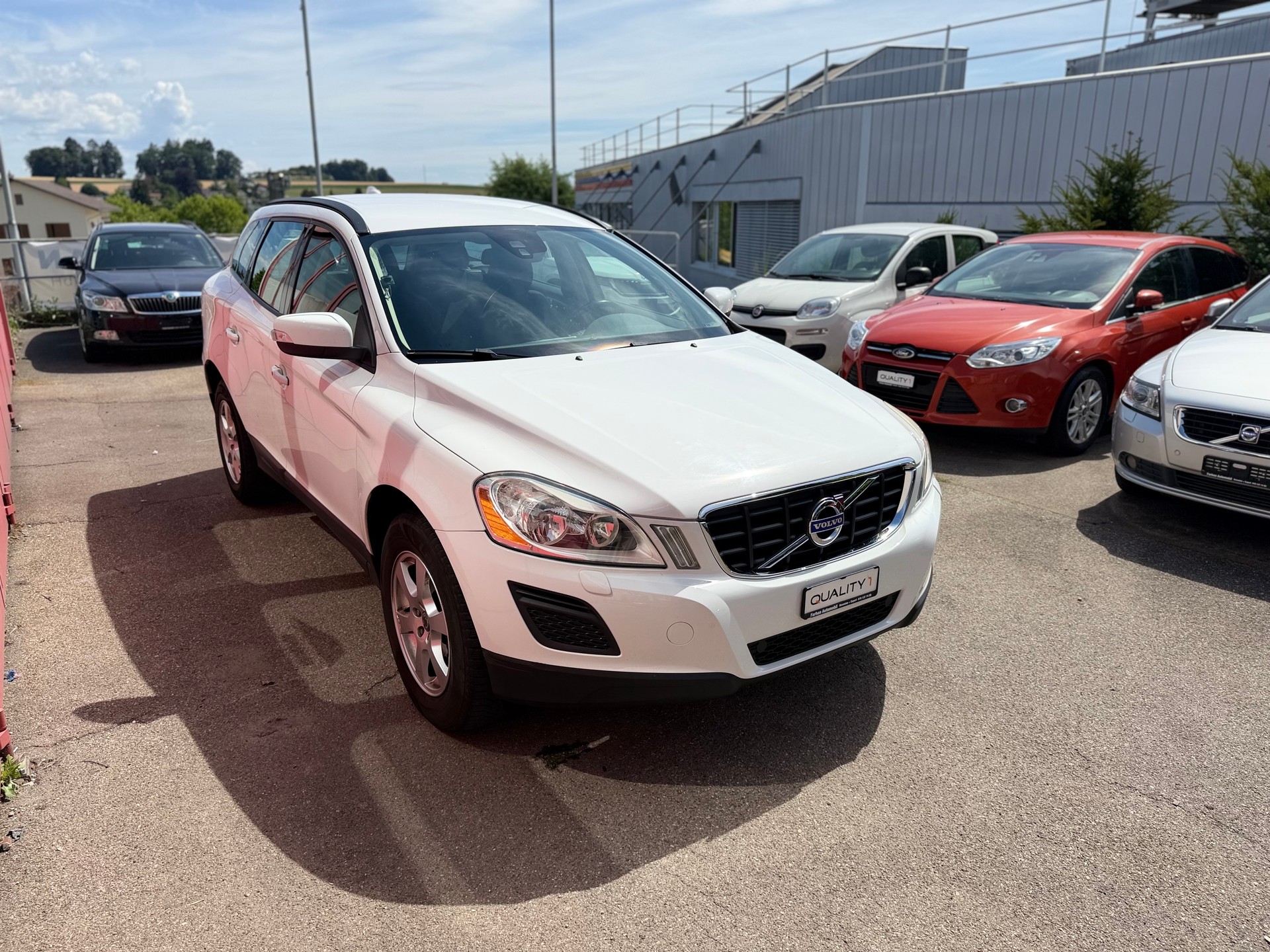 VOLVO XC60 D3 AWD Kinetic Geartronic-image-1