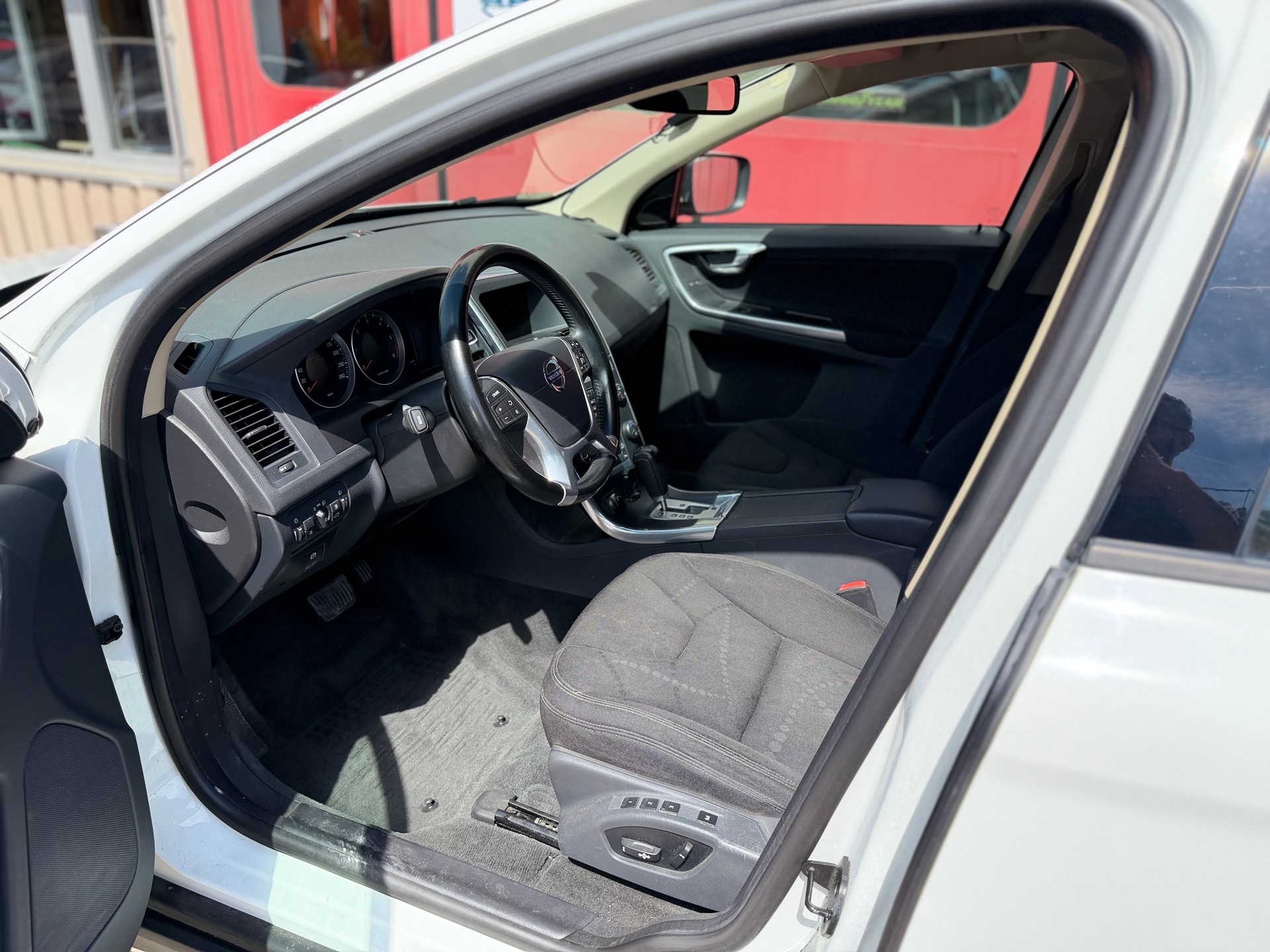 VOLVO XC60 D3 AWD Kinetic Geartronic-image-8