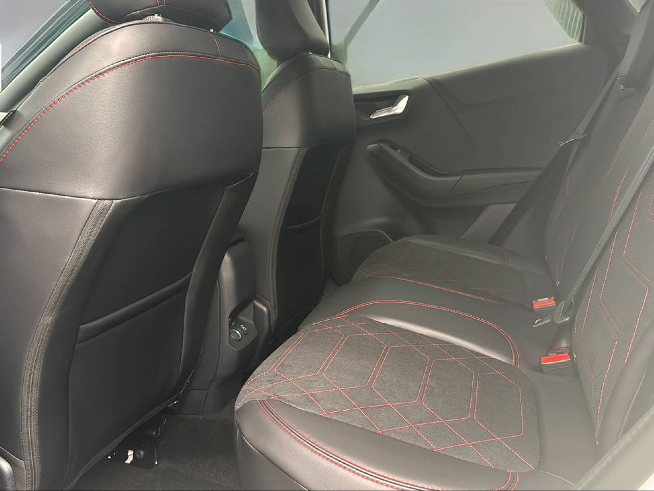 FORD Puma 1.0 EcoB Hybrid 155 ST-Line X Black & White Edition-image-8