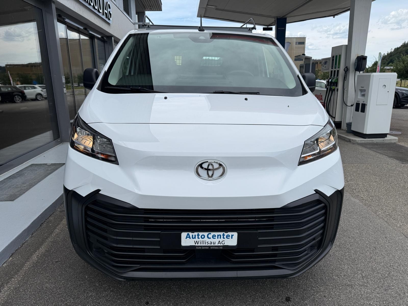 TOYOTA Proace 2.0D Panel Van Medium Active-image-2