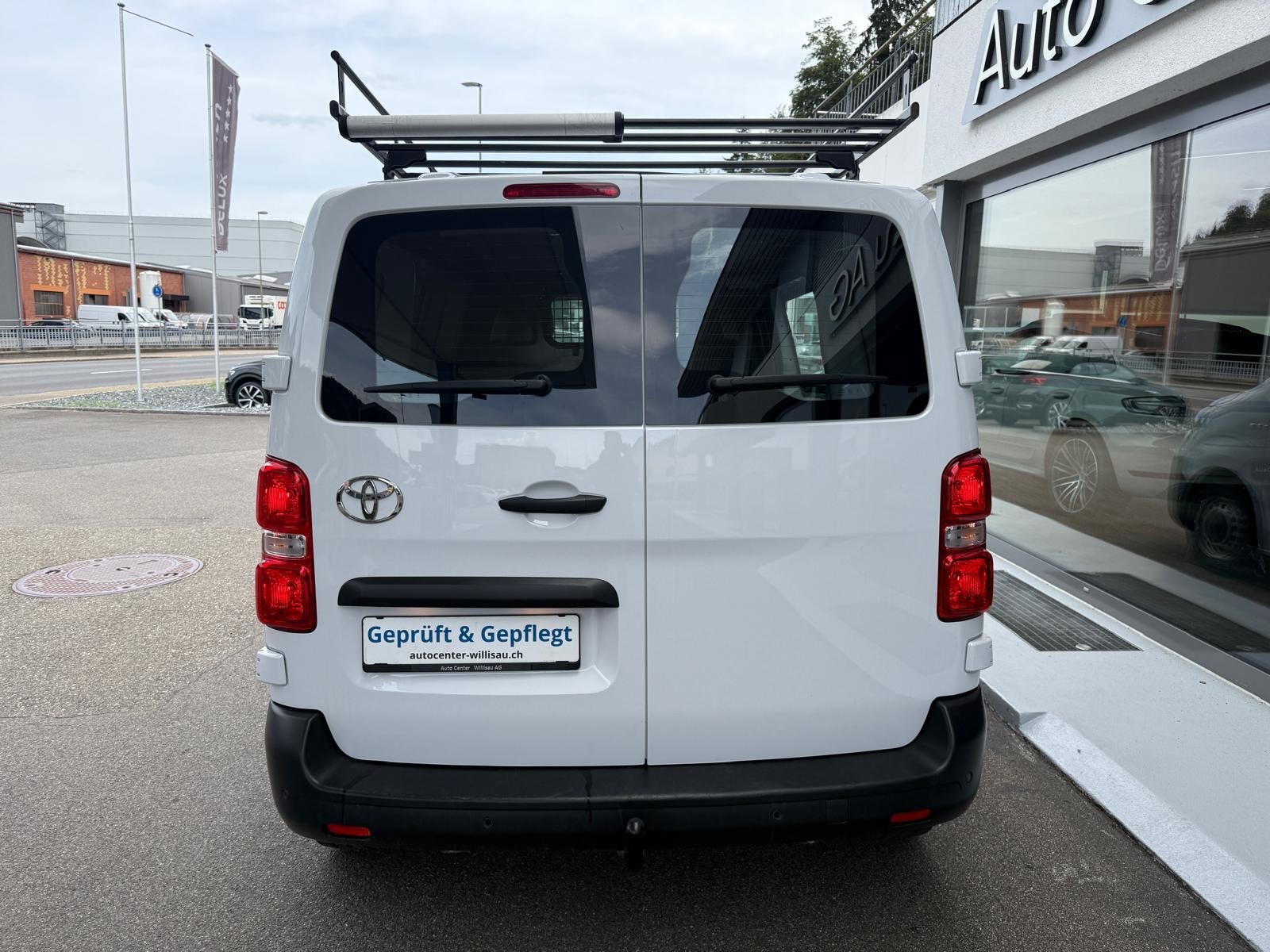 TOYOTA Proace 2.0D Panel Van Medium Active-image-1