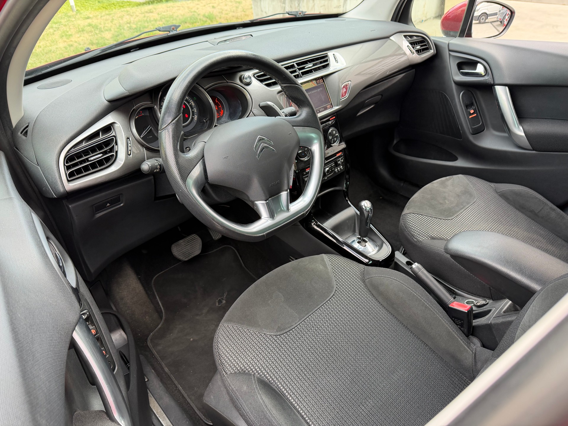 CITROEN C3 1.4i 16V Exclusive EGS5-image-8
