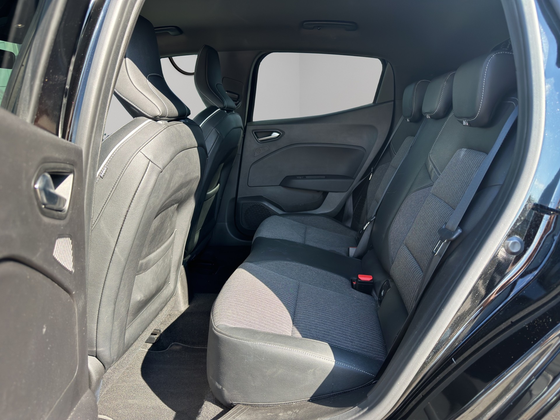 RENAULT Clio 1.6 E-Tech Zen-image-10
