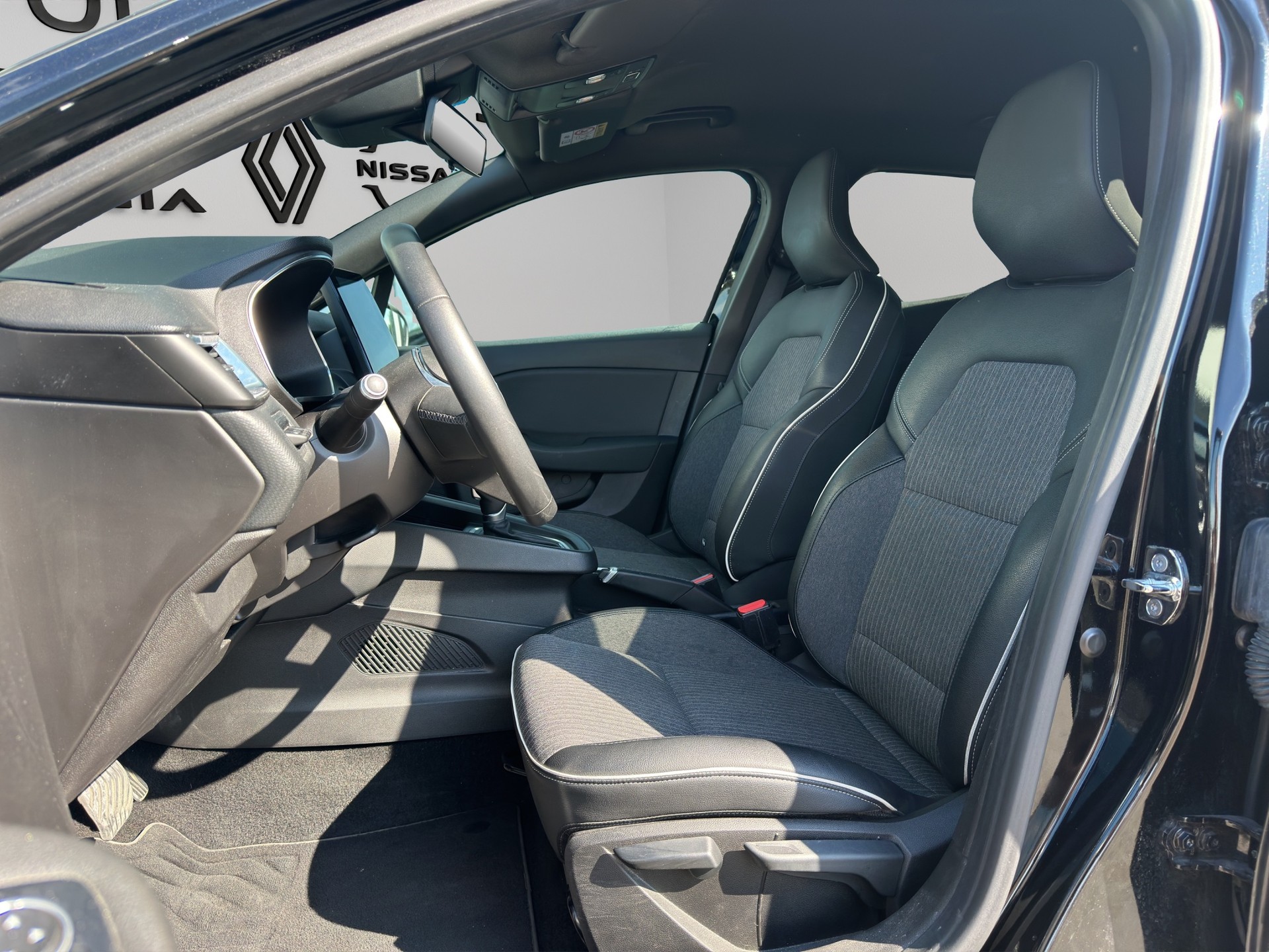 RENAULT Clio 1.6 E-Tech Zen-image-8