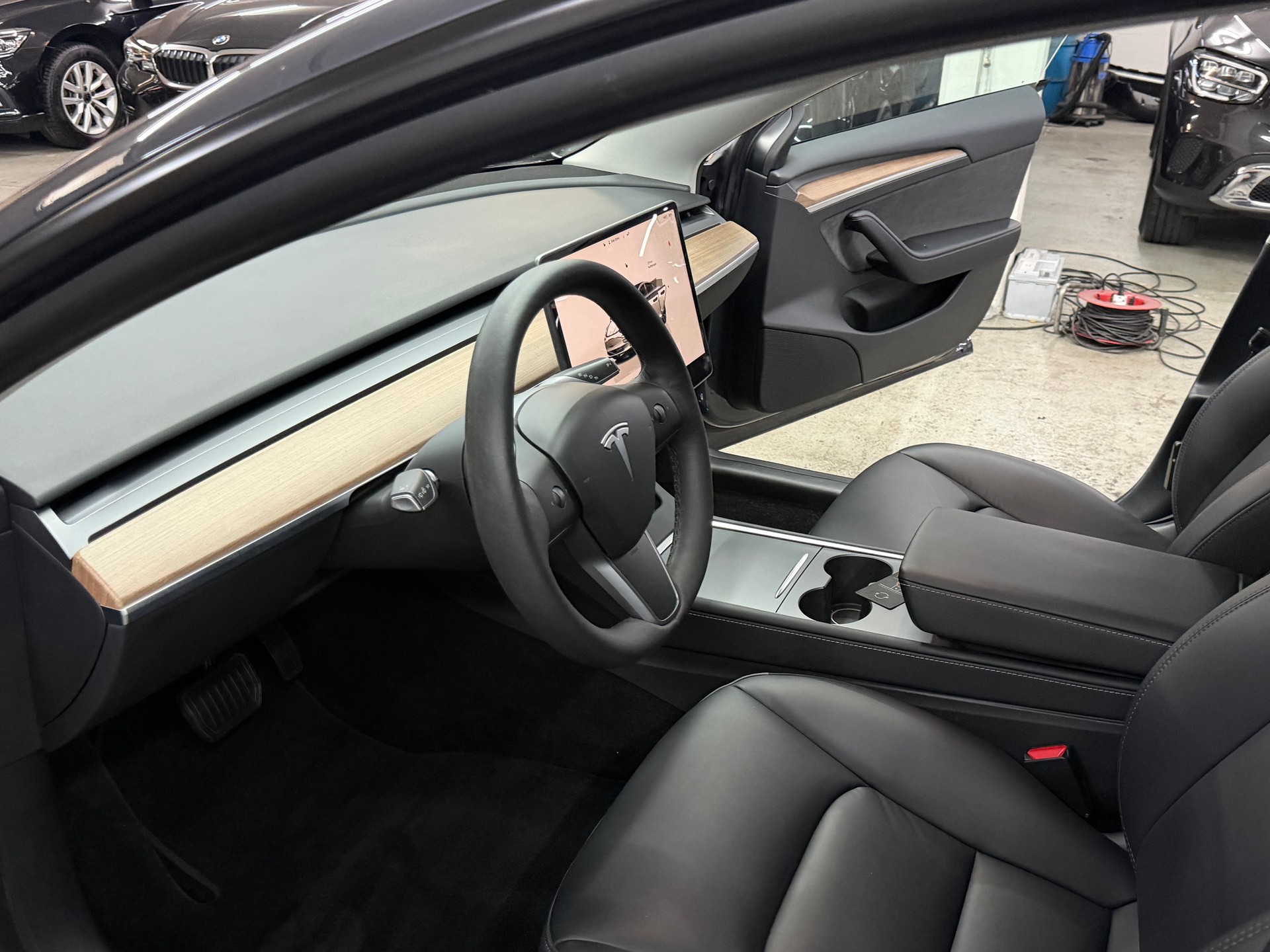 TESLA Model 3-image-10