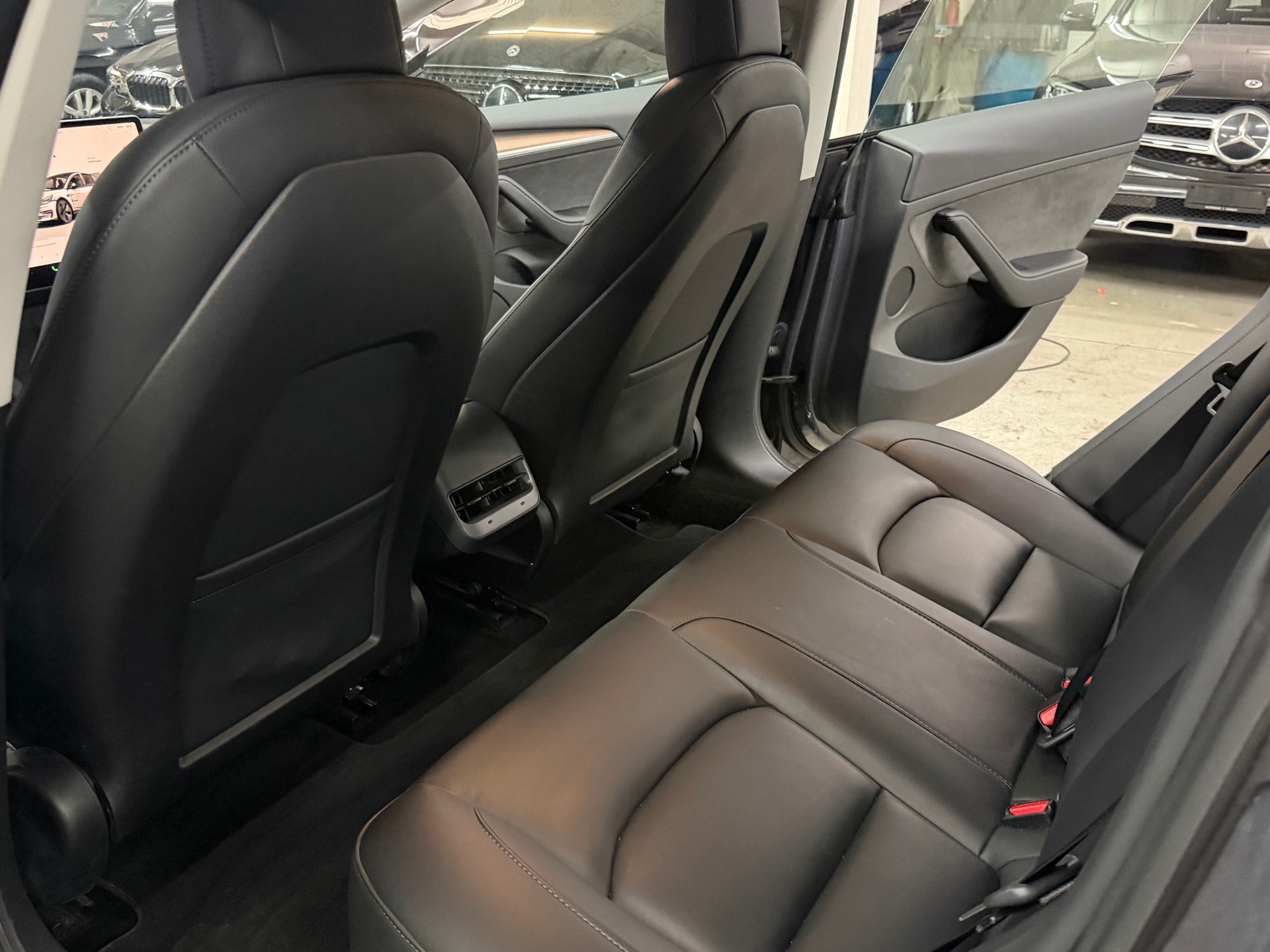 TESLA Model 3-image-12