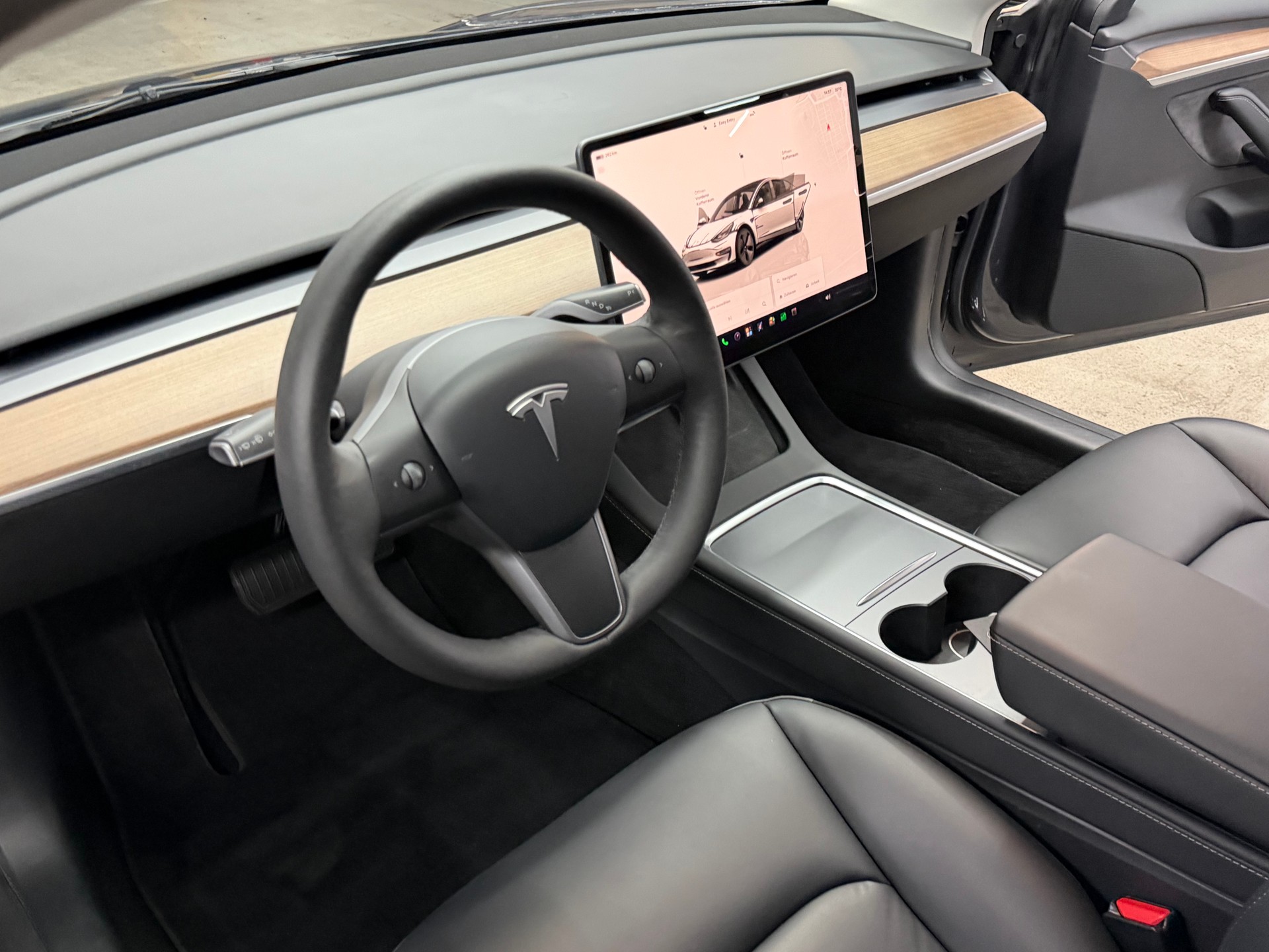 TESLA Model 3-image-7