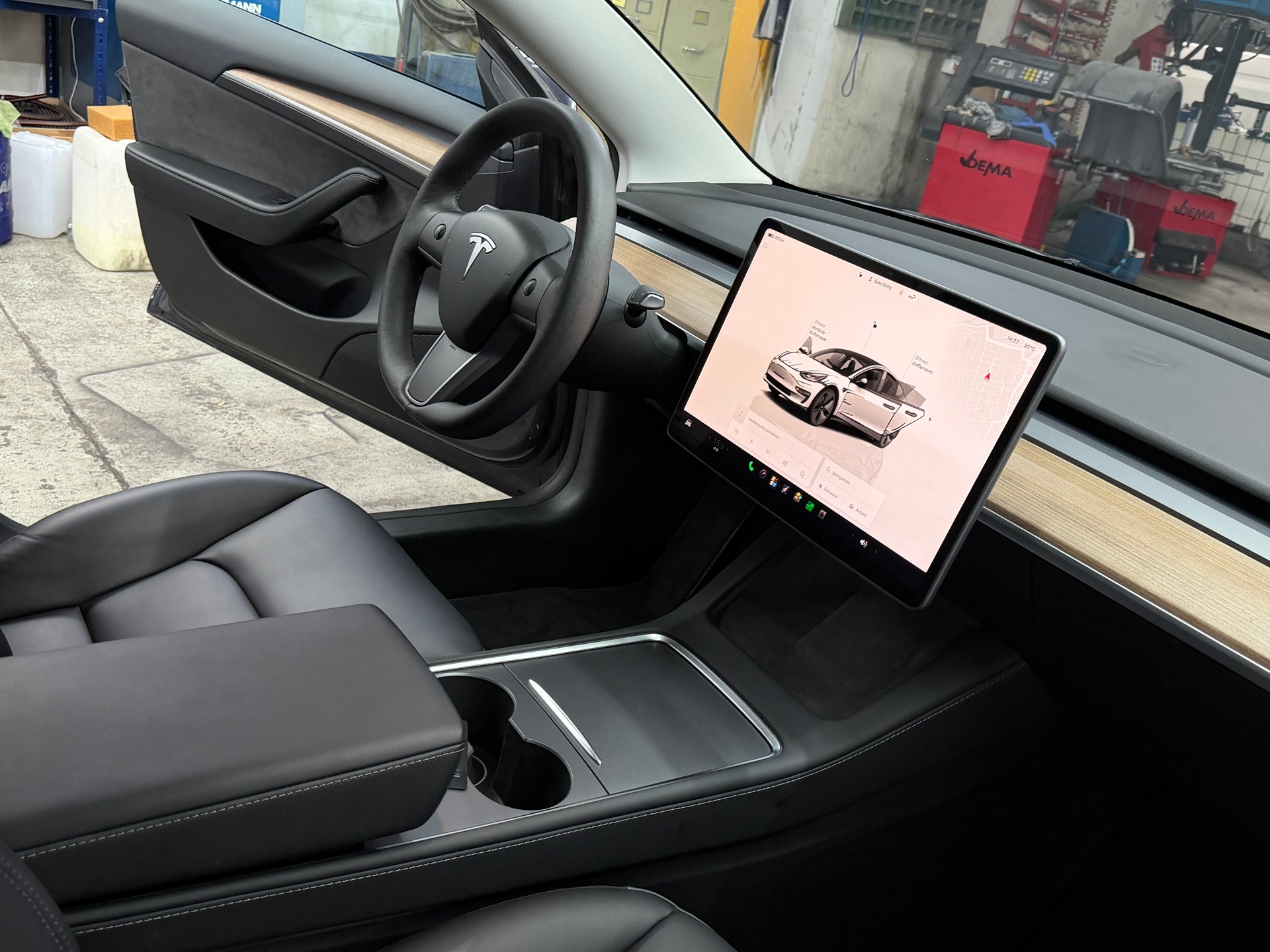 TESLA Model 3-image-14