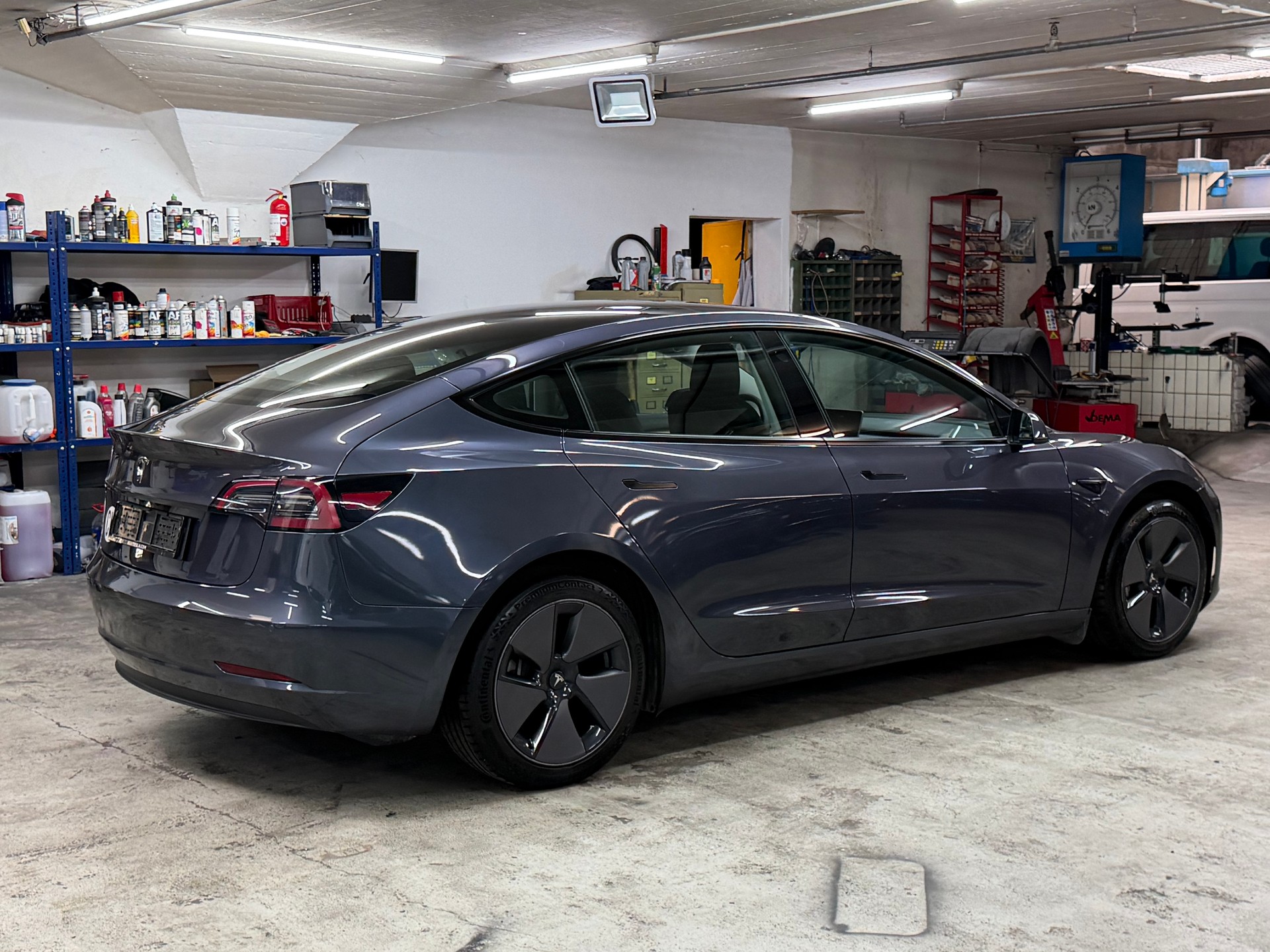 TESLA Model 3-image-4