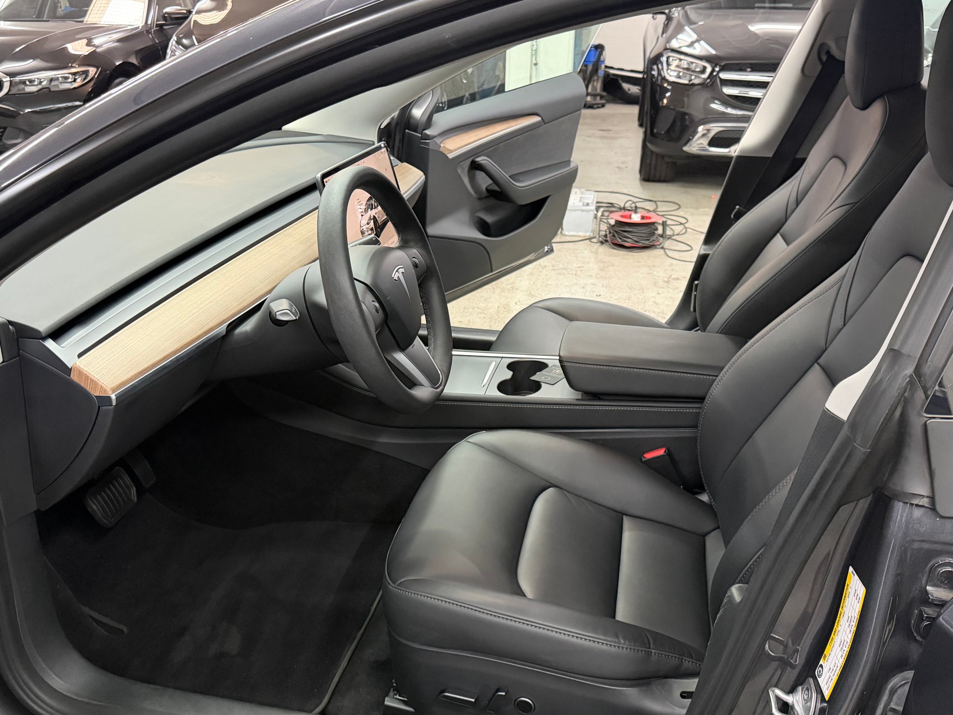 TESLA Model 3-image-8