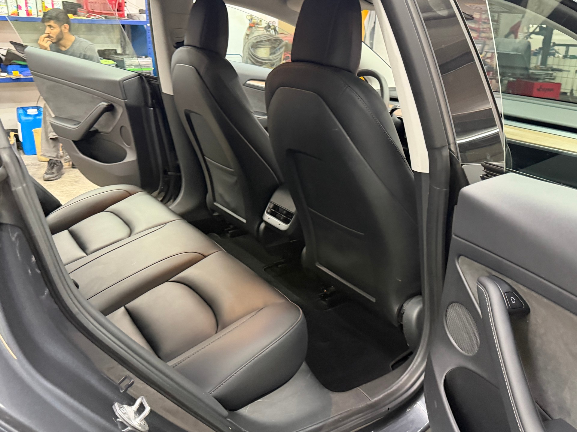 TESLA Model 3-image-11