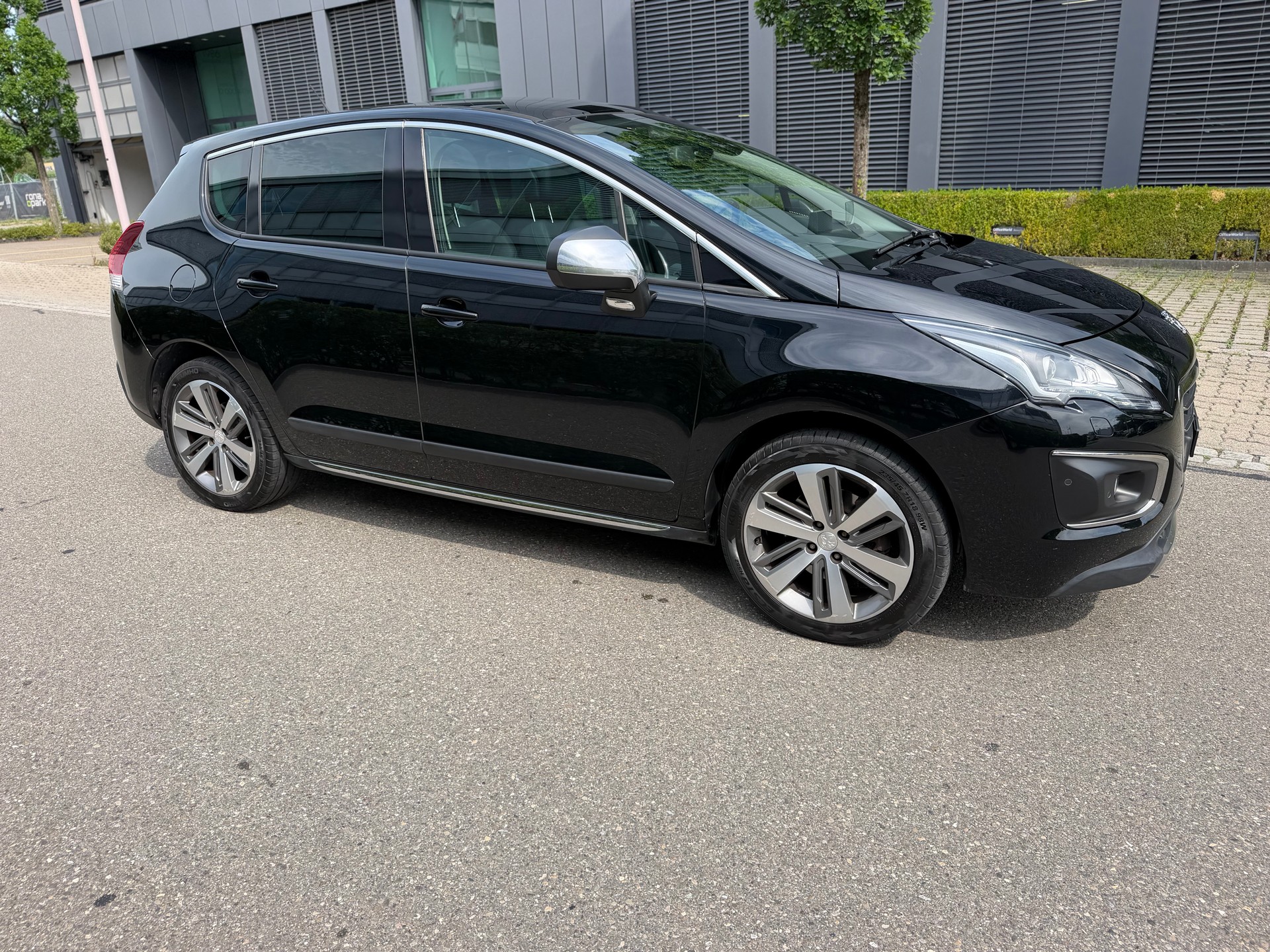 PEUGEOT 3008 2.0 HDI Style Tiptronic-image-3