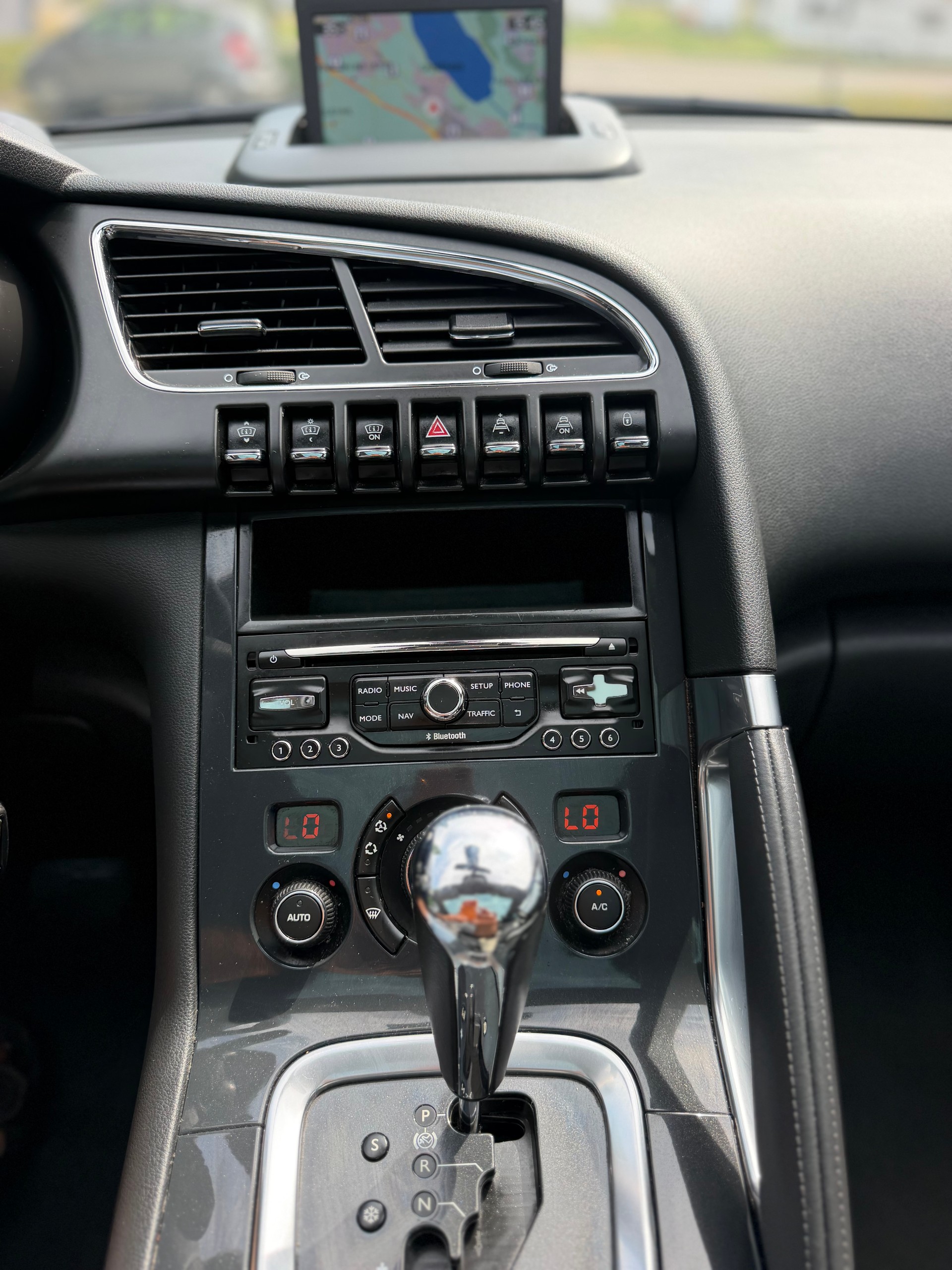 PEUGEOT 3008 2.0 HDI Style Tiptronic-image-24