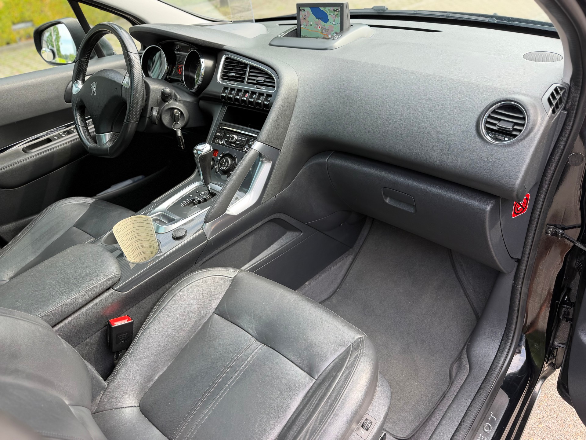 PEUGEOT 3008 2.0 HDI Style Tiptronic-image-15