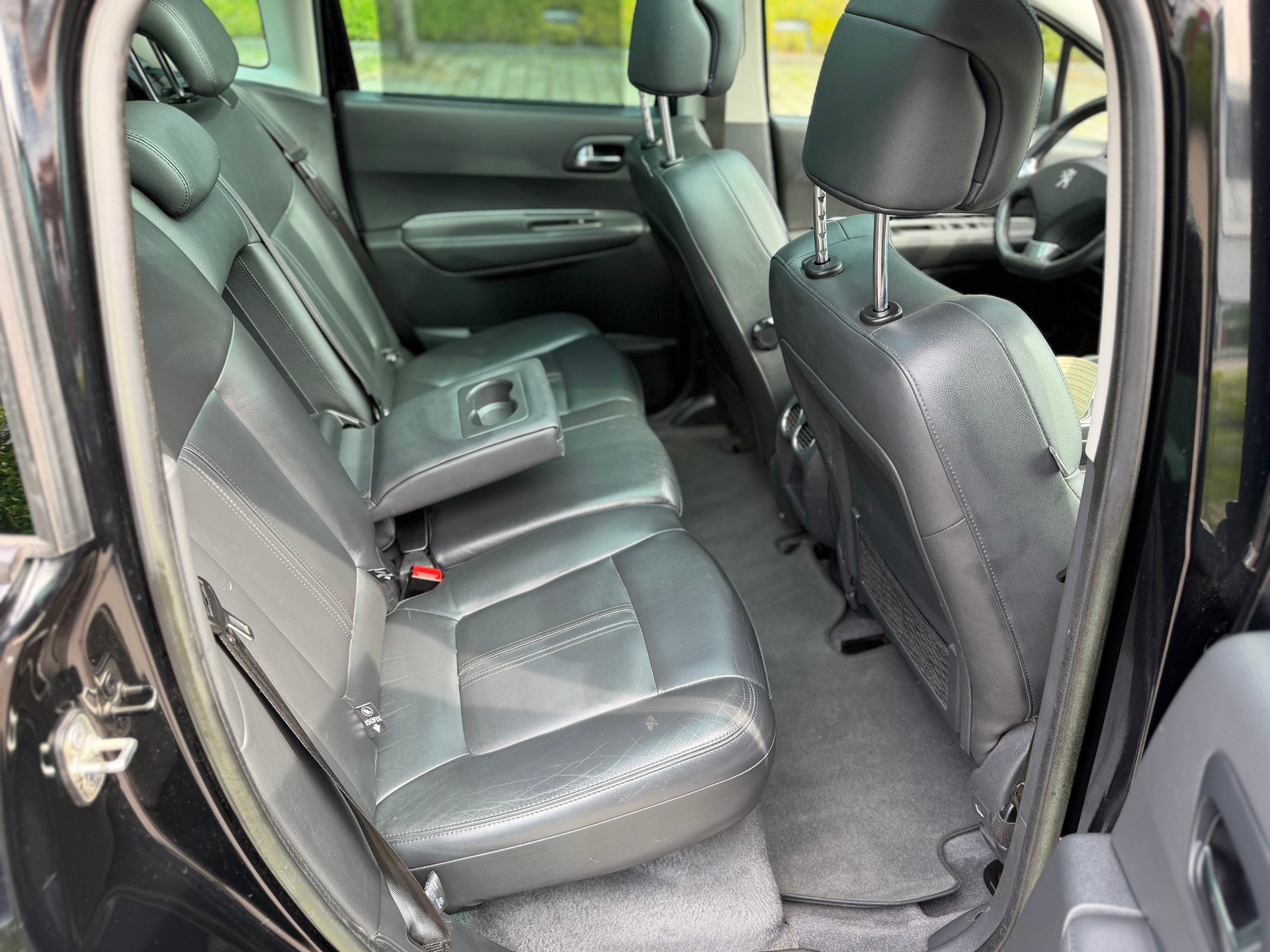 PEUGEOT 3008 2.0 HDI Style Tiptronic-image-11