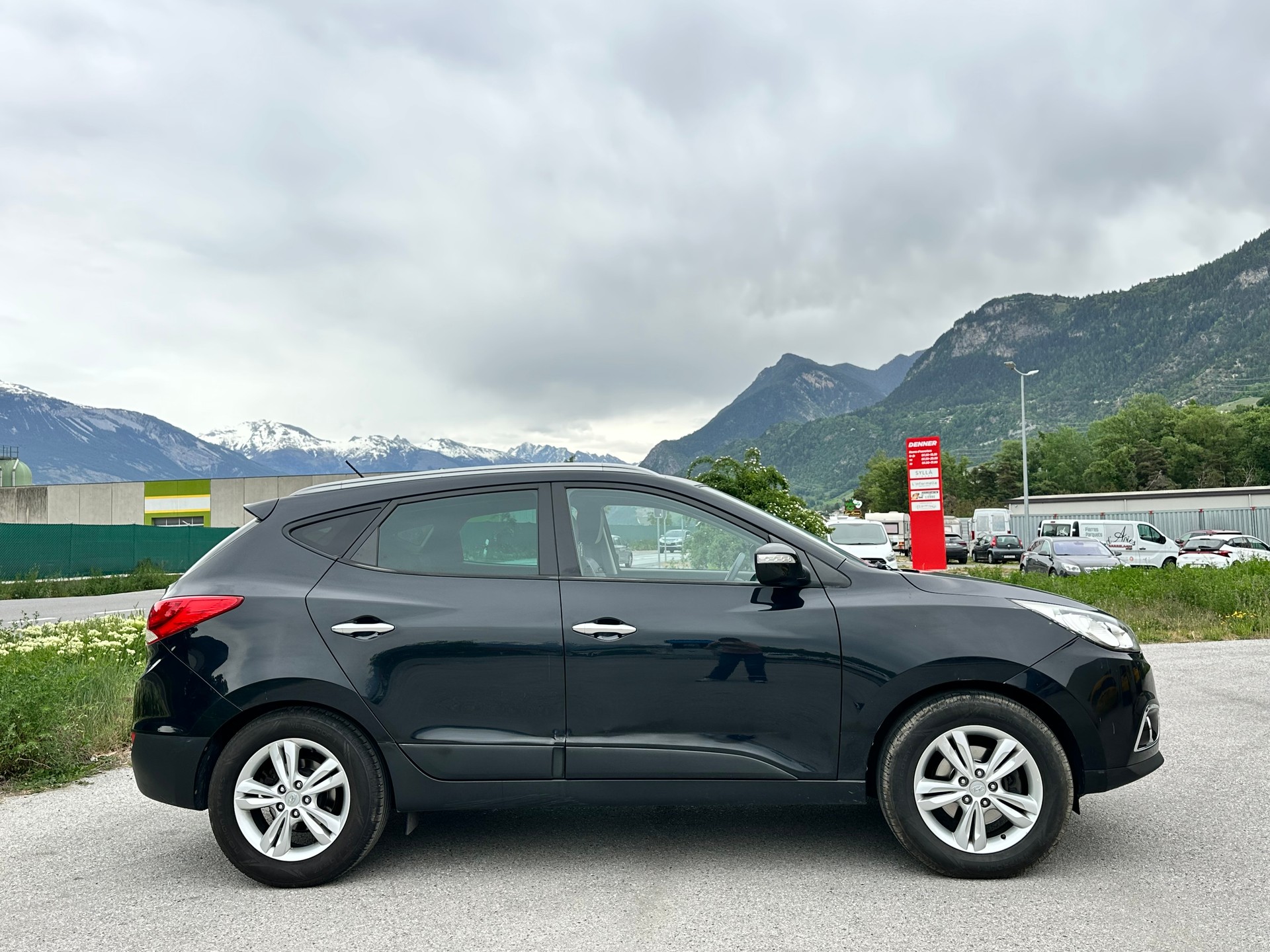 HYUNDAI iX 35 2.0 CRDi Premium 4WD Automatic-image-5