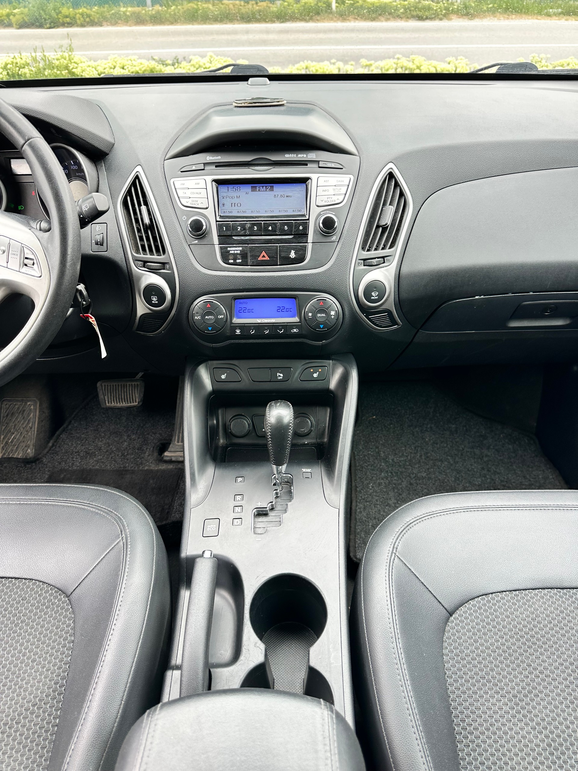 HYUNDAI iX 35 2.0 CRDi Premium 4WD Automatic-image-13
