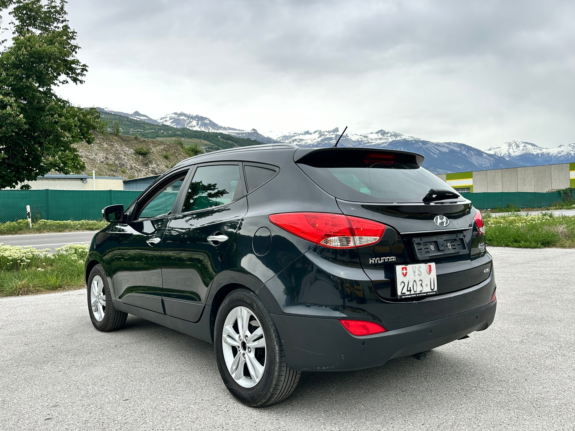 HYUNDAI iX 35 2.0 CRDi Premium 4WD Automatic-image-3