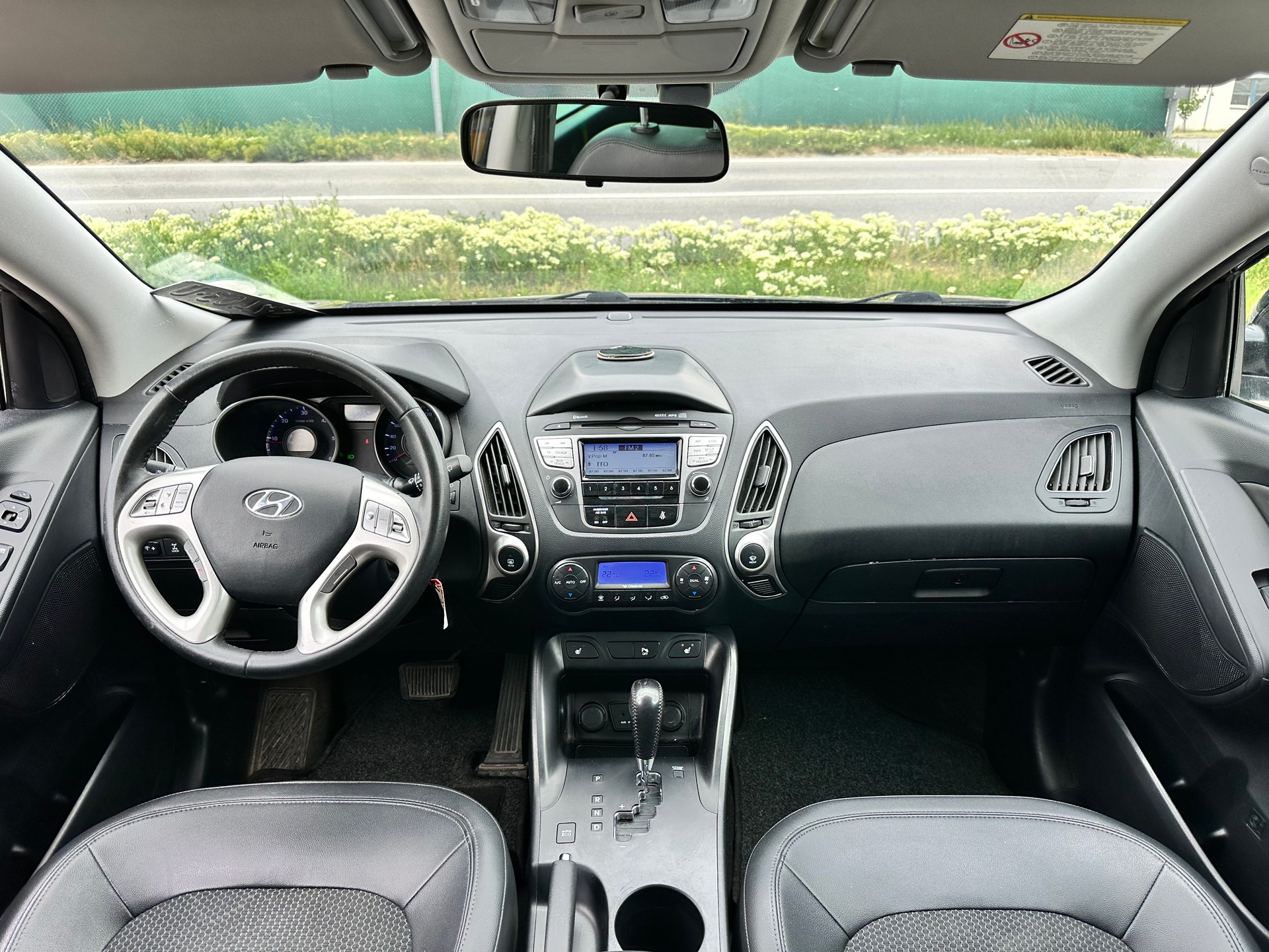 HYUNDAI iX 35 2.0 CRDi Premium 4WD Automatic-image-10