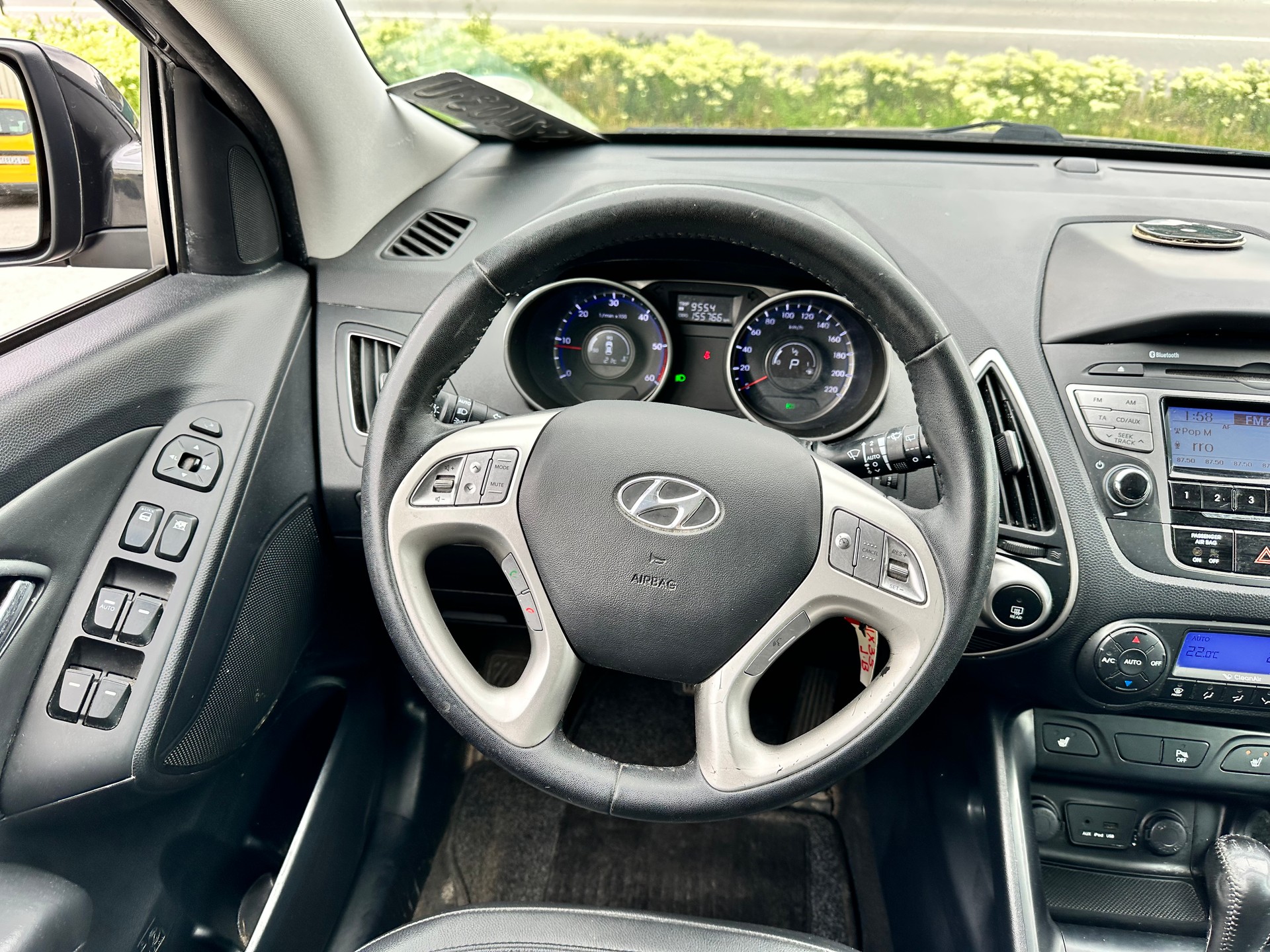HYUNDAI iX 35 2.0 CRDi Premium 4WD Automatic-image-12