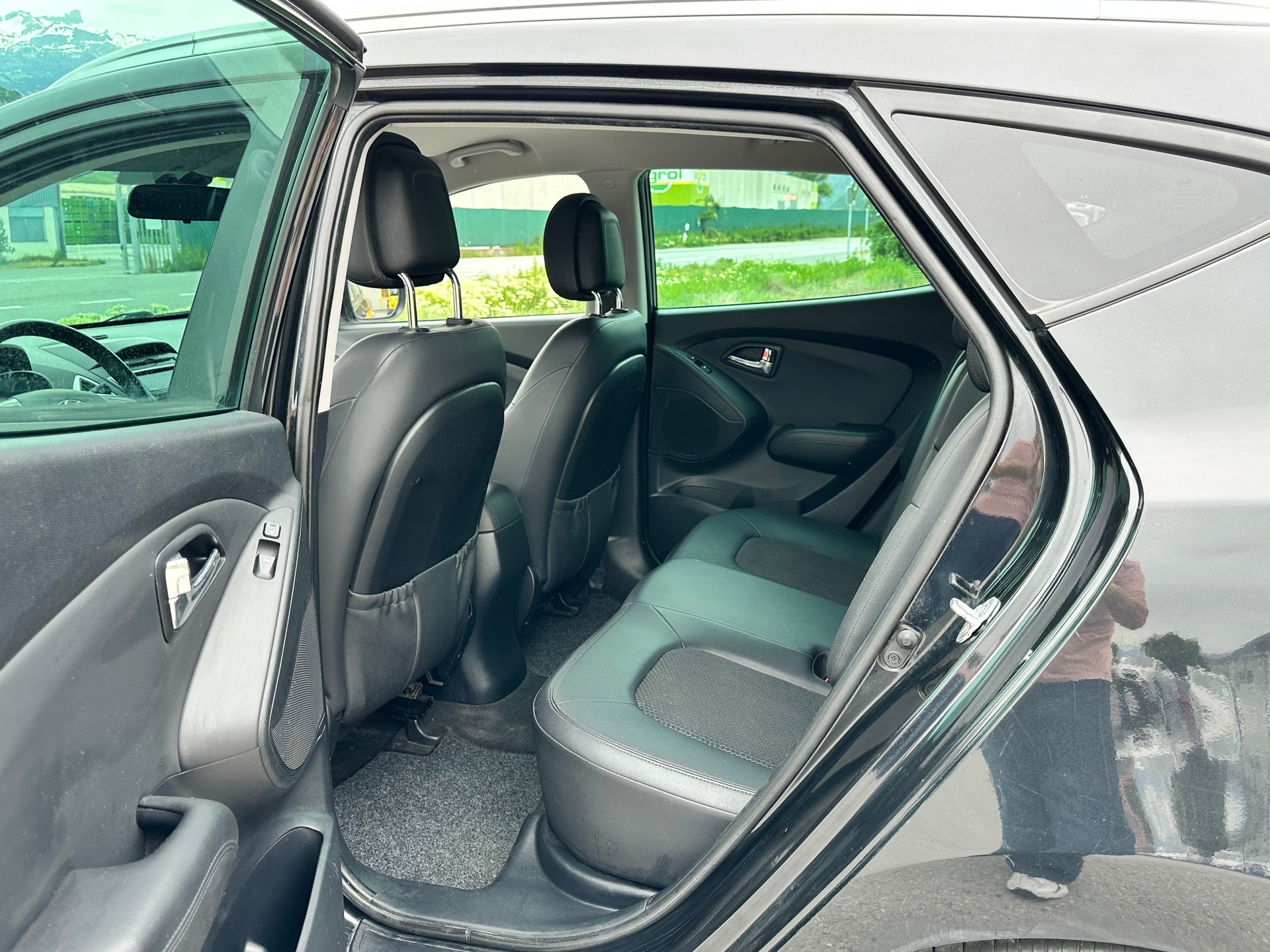 HYUNDAI iX 35 2.0 CRDi Premium 4WD Automatic-image-15
