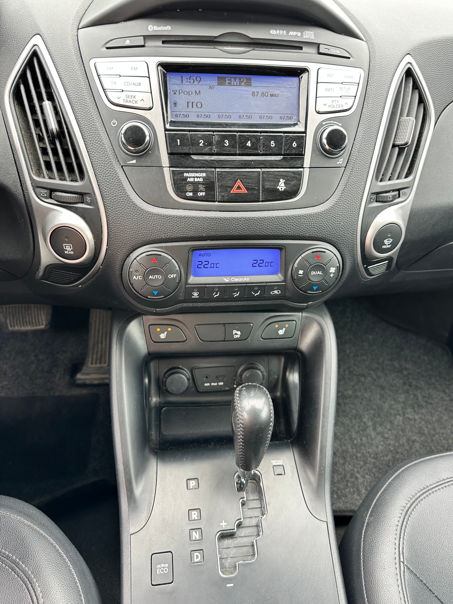 HYUNDAI iX 35 2.0 CRDi Premium 4WD Automatic-image-14