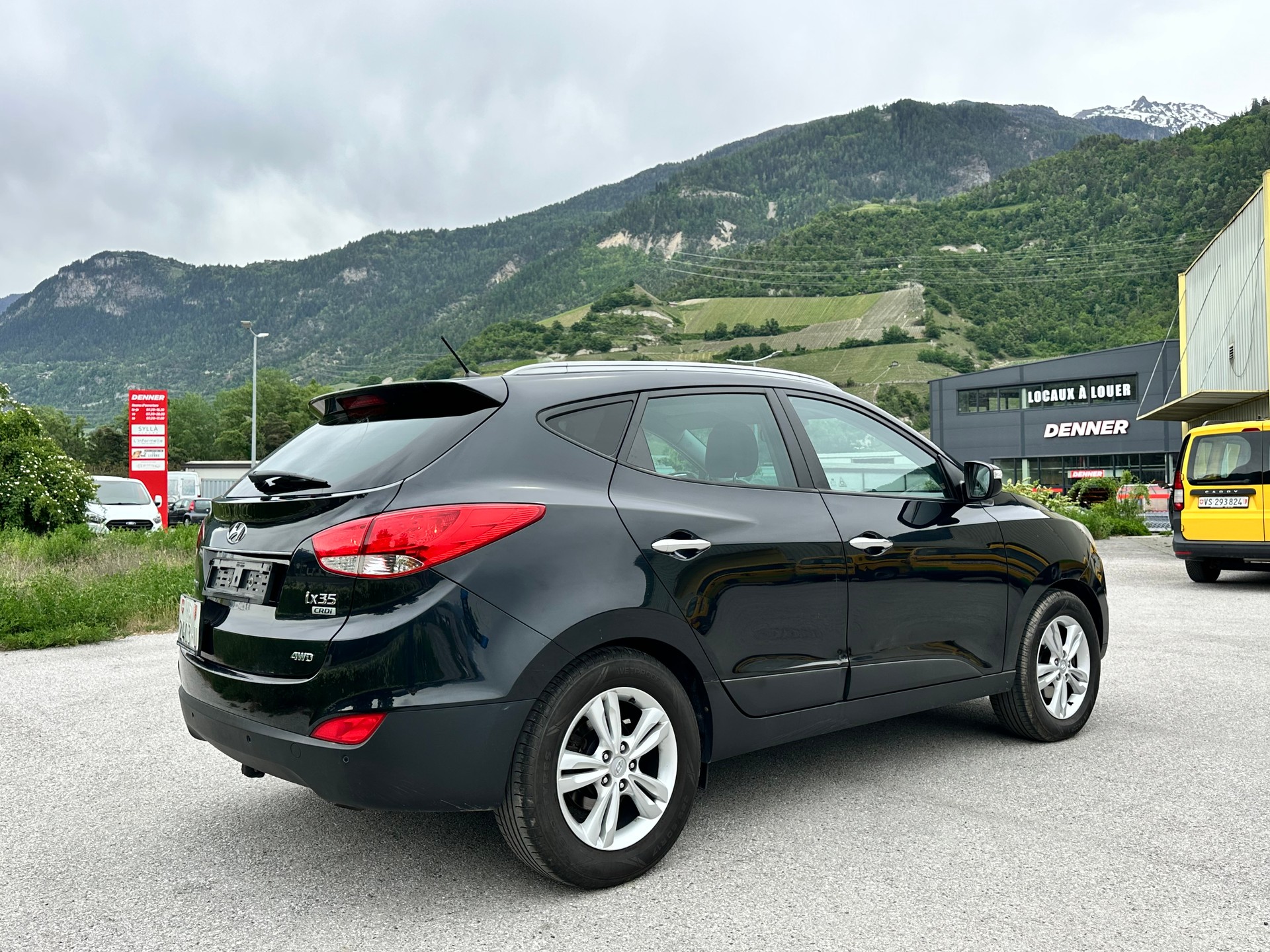 HYUNDAI iX 35 2.0 CRDi Premium 4WD Automatic-image-4