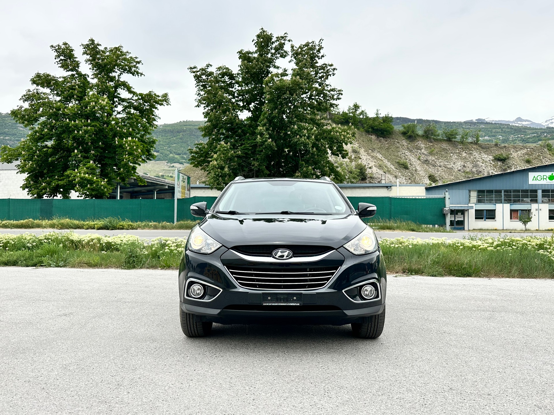 HYUNDAI iX 35 2.0 CRDi Premium 4WD Automatic-image-2
