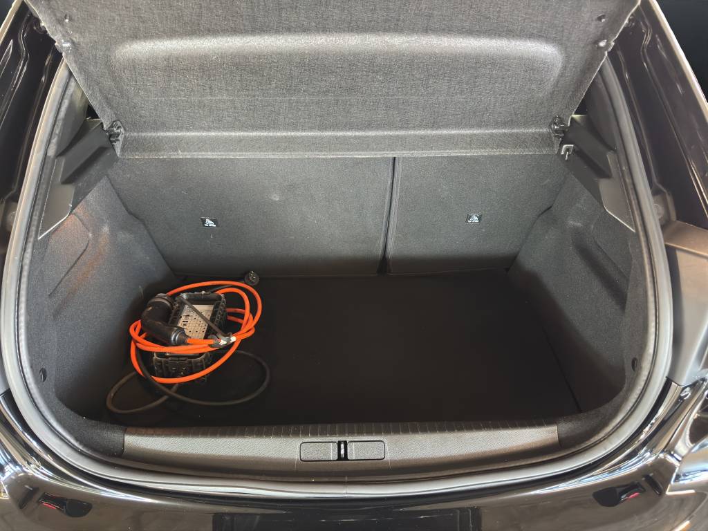 PEUGEOT 208 Elektrik GT Pack-image-11