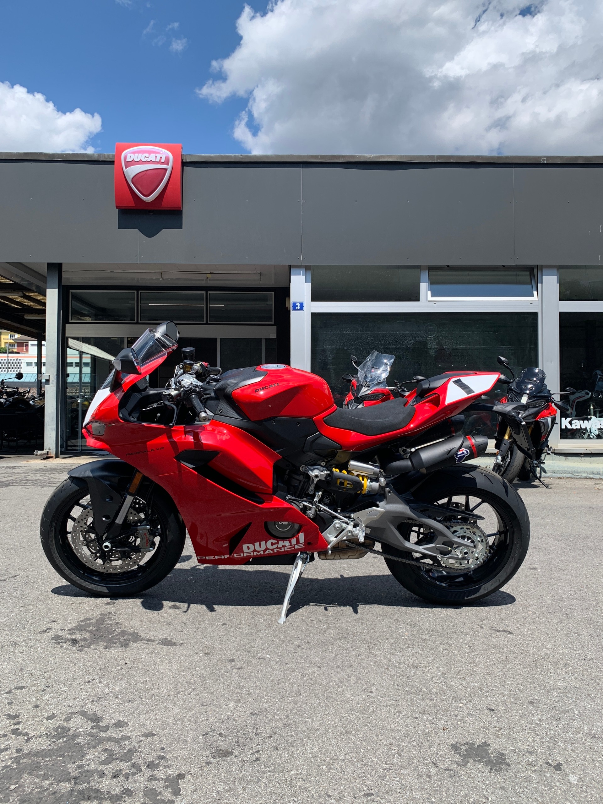 DUCATI PANIGALE V2-showroom-element-1
