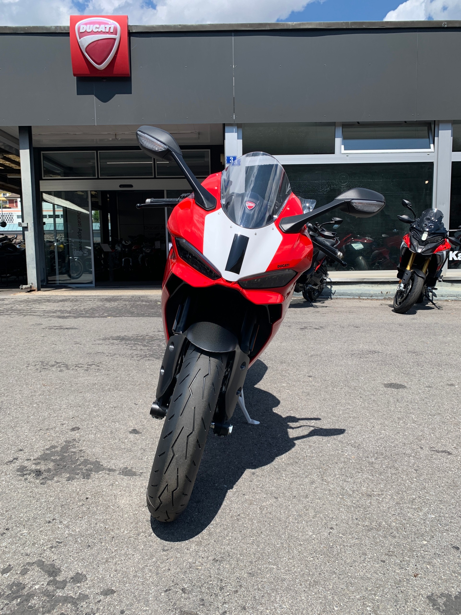 DUCATI PANIGALE V2-showroom-element-2