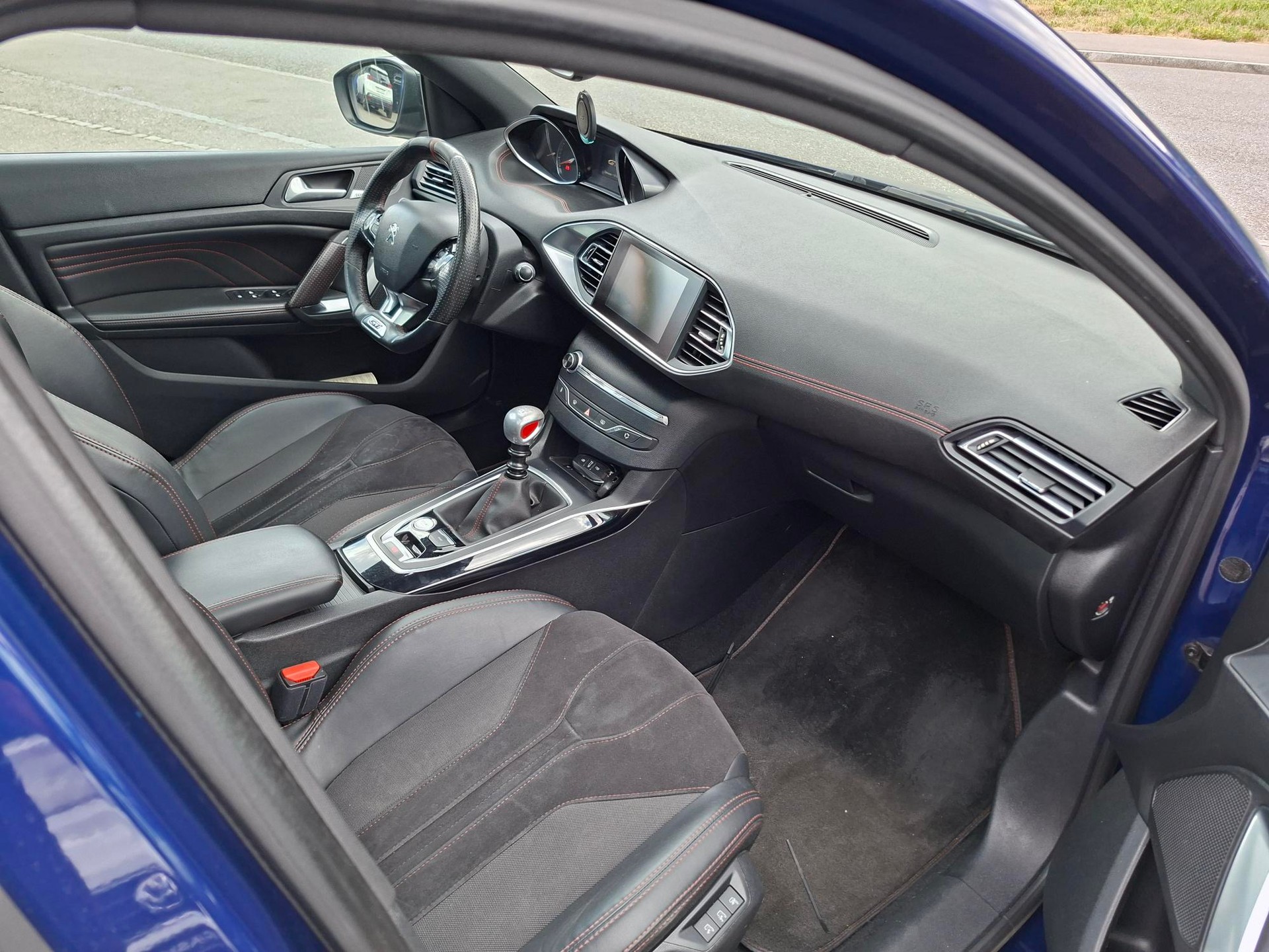 PEUGEOT 308 1.6 GTi-image-9