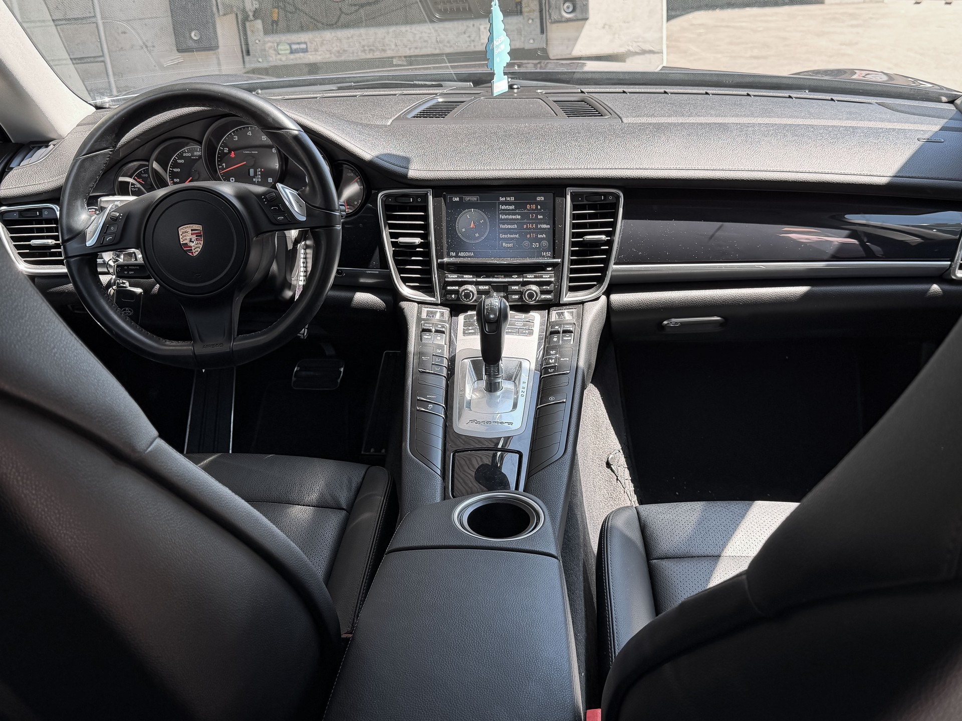 PORSCHE PANAMERA-image-5