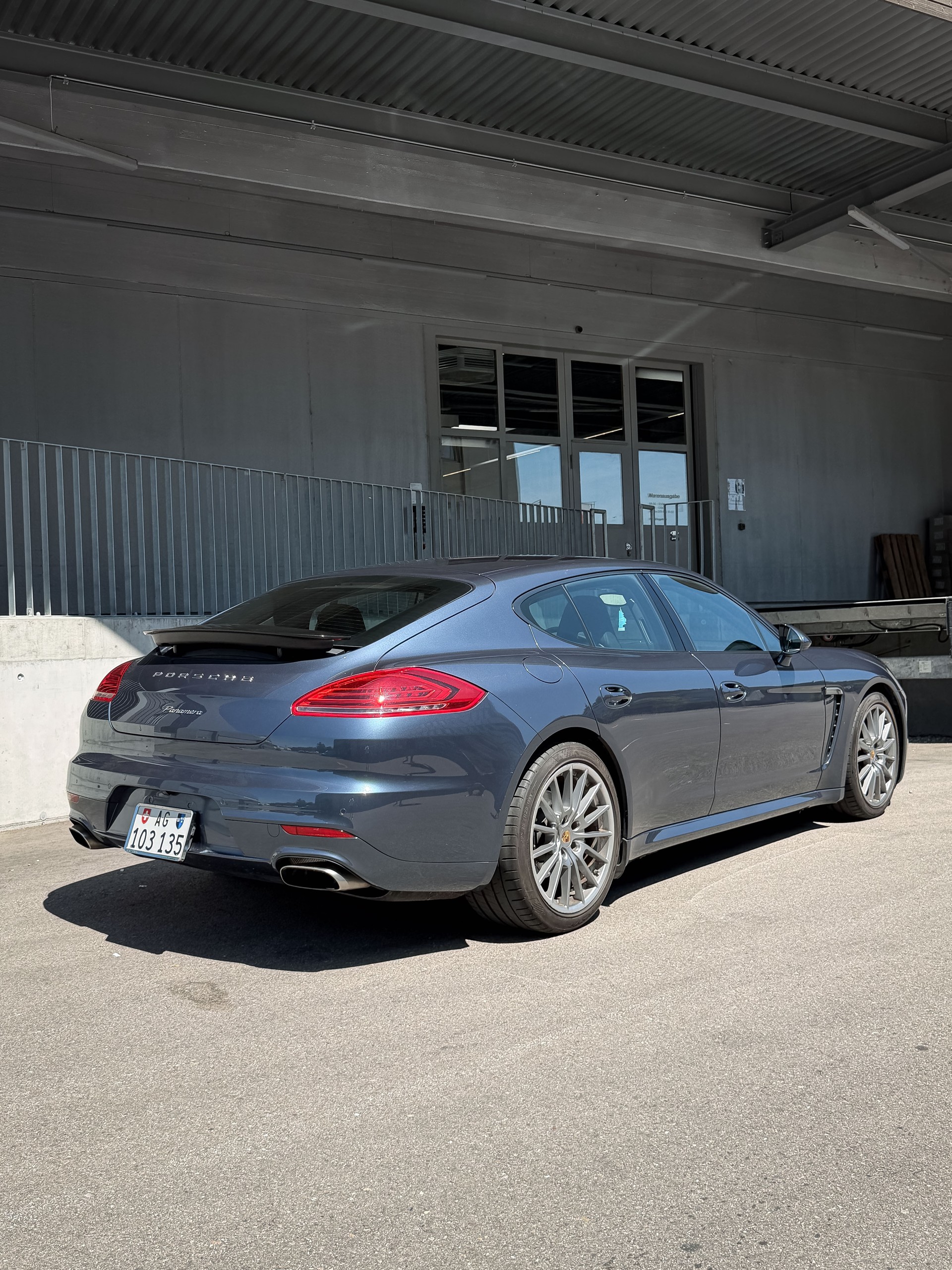 PORSCHE PANAMERA-image-2