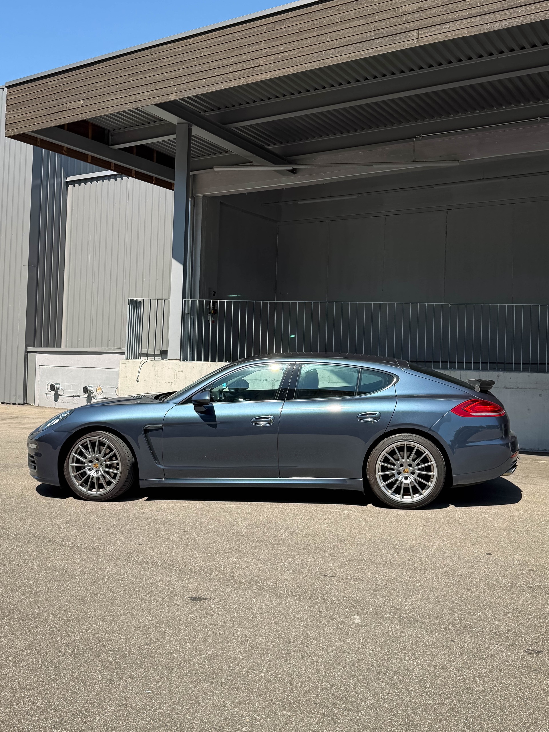 PORSCHE PANAMERA-image-1