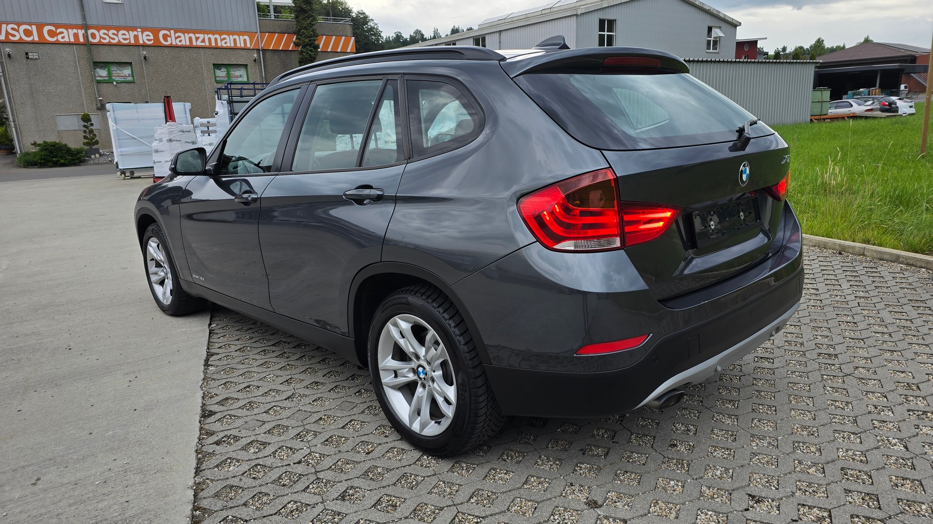 BMW 18d xDrive-image-11