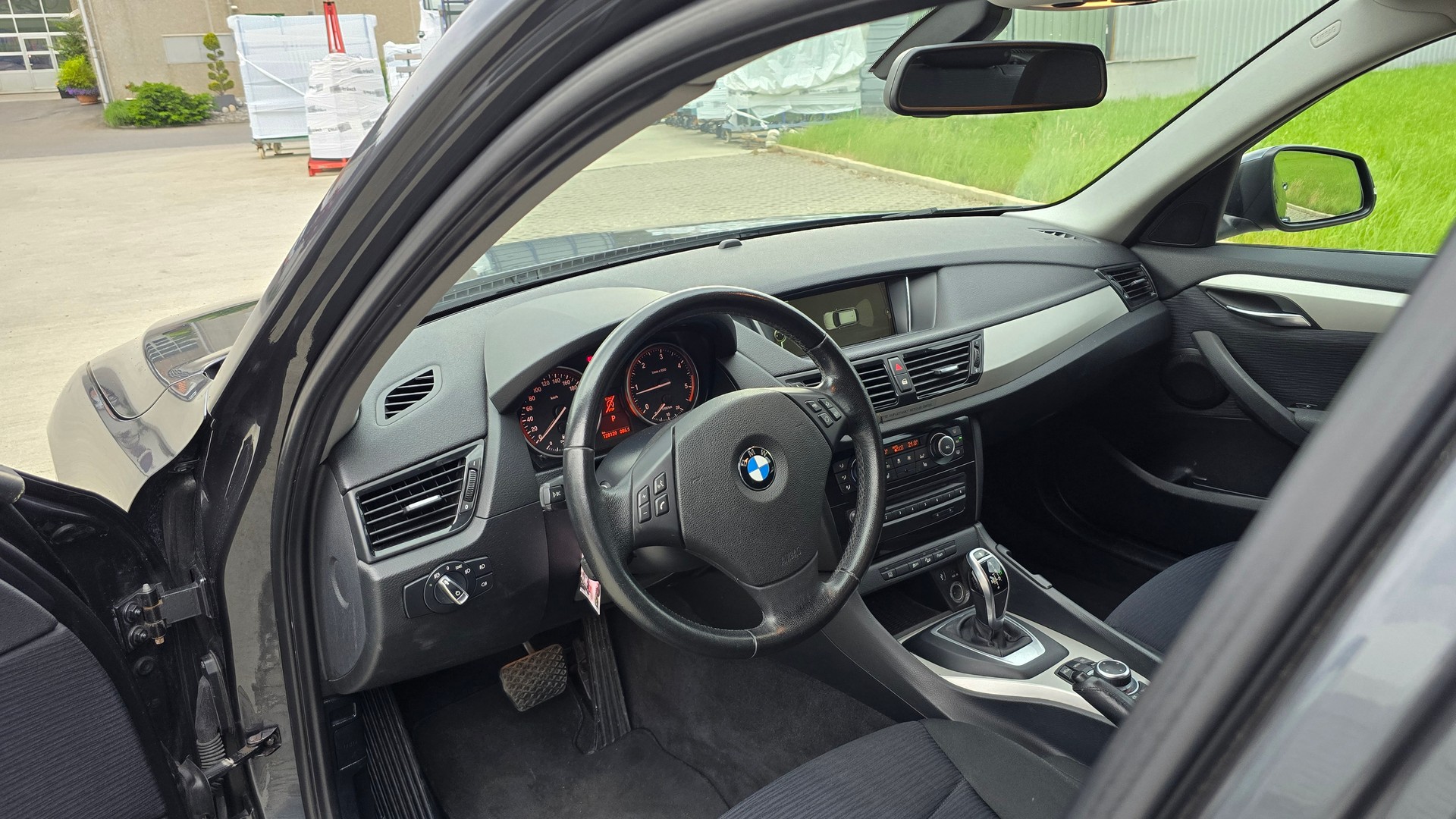 BMW 18d xDrive-image-4